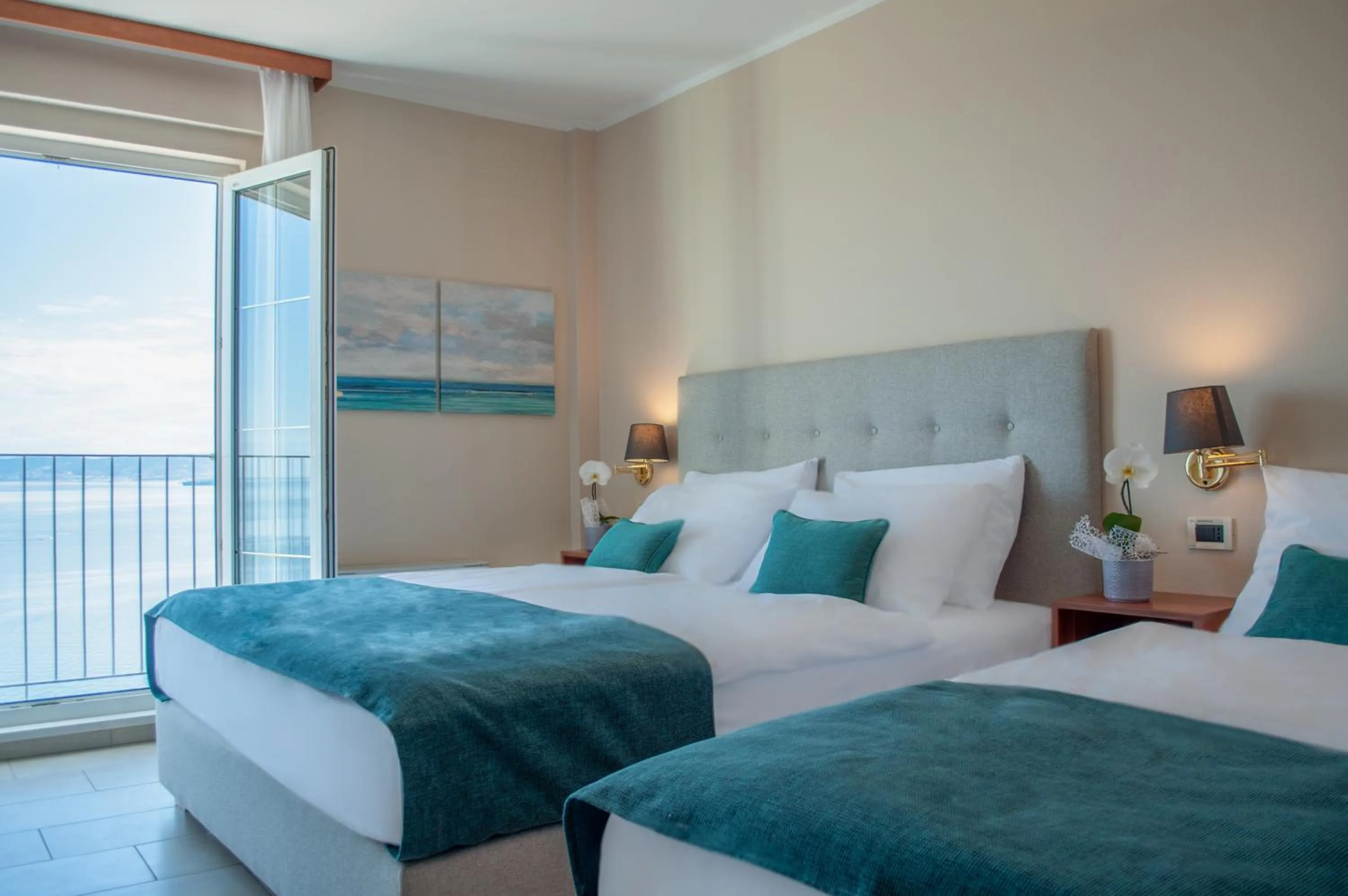 Bed in Belvedere Resort Hotels