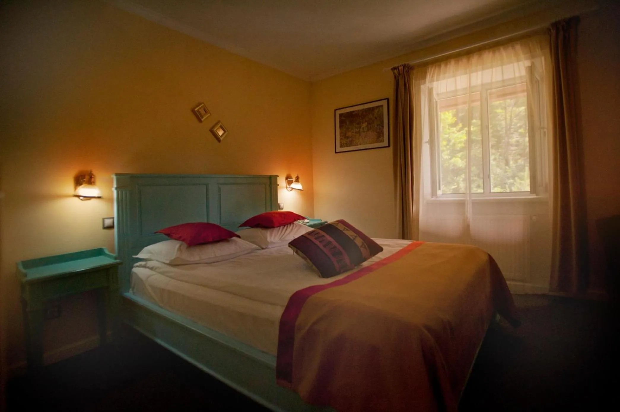 Staff, Bed in Hotel Bastion