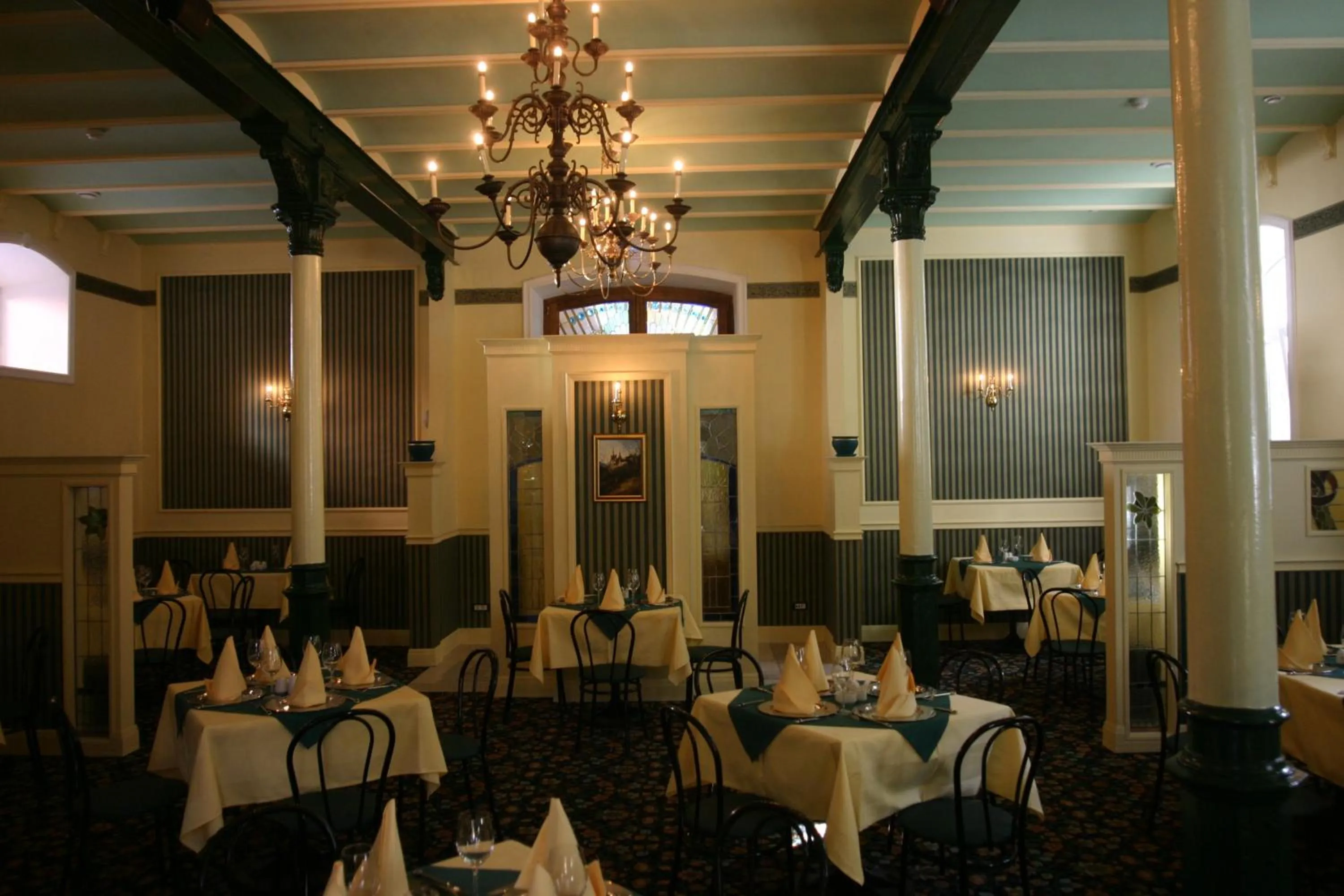 Restaurant/places to eat in Hotel Bastion