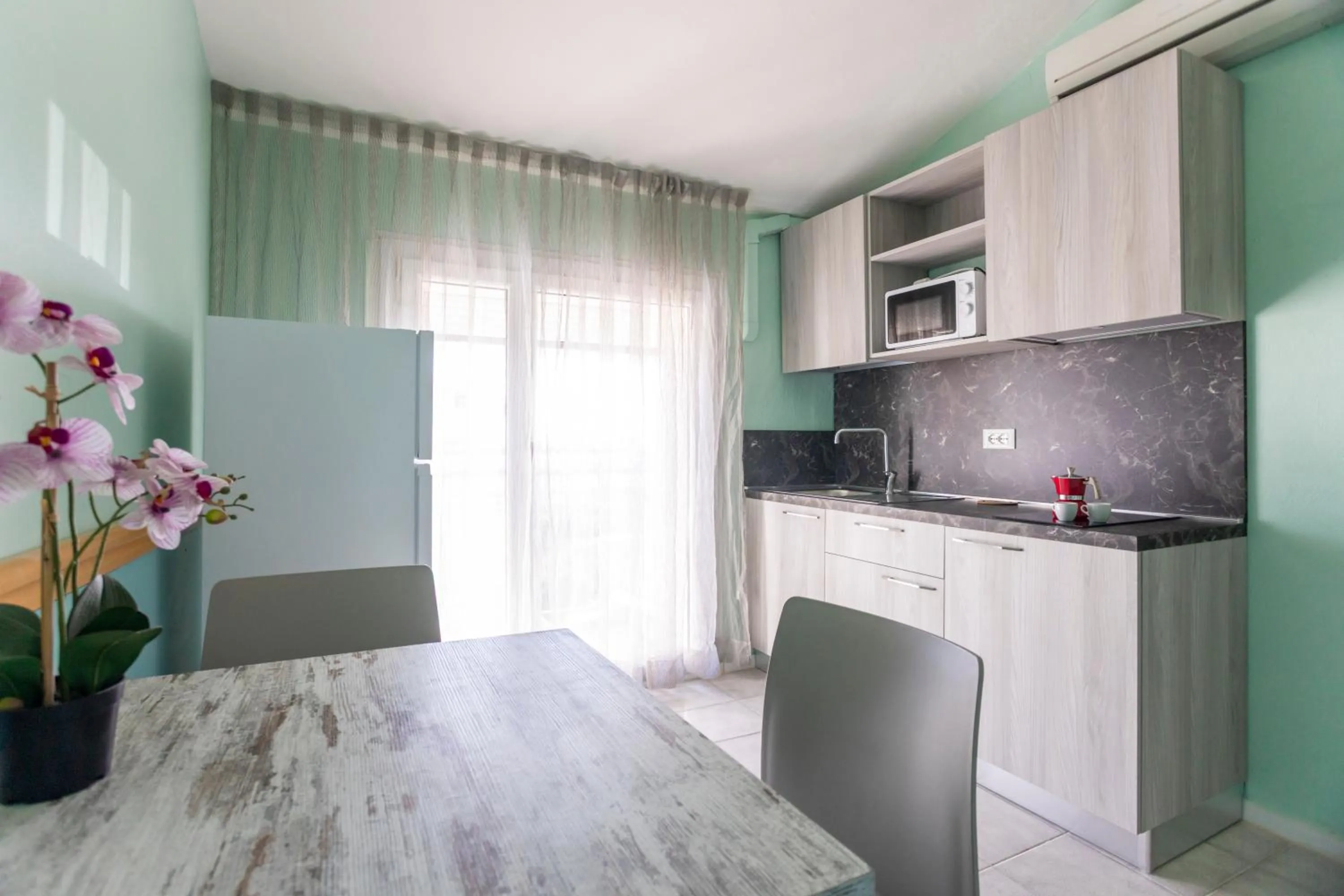 Kitchen or kitchenette in Hotel Bahamas