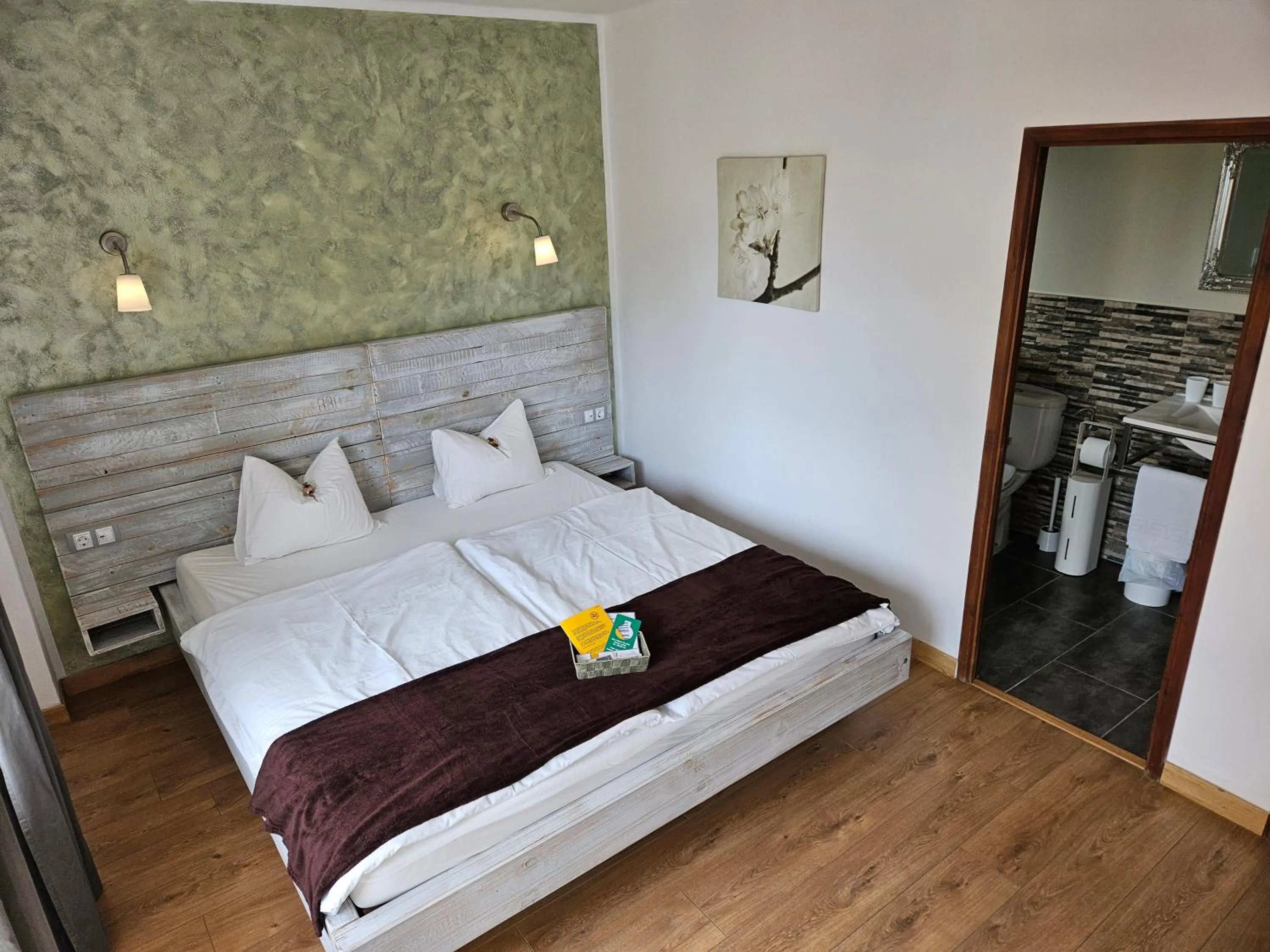 Superior Double Room in SEVEN Hostal