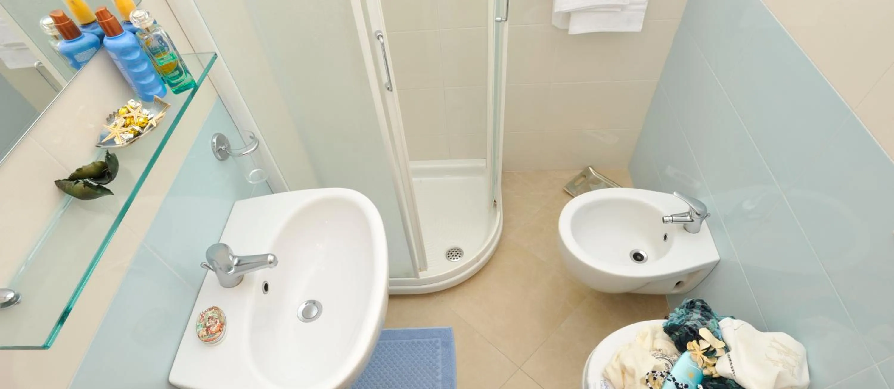 Shower in Hotel Baltic Rimini
