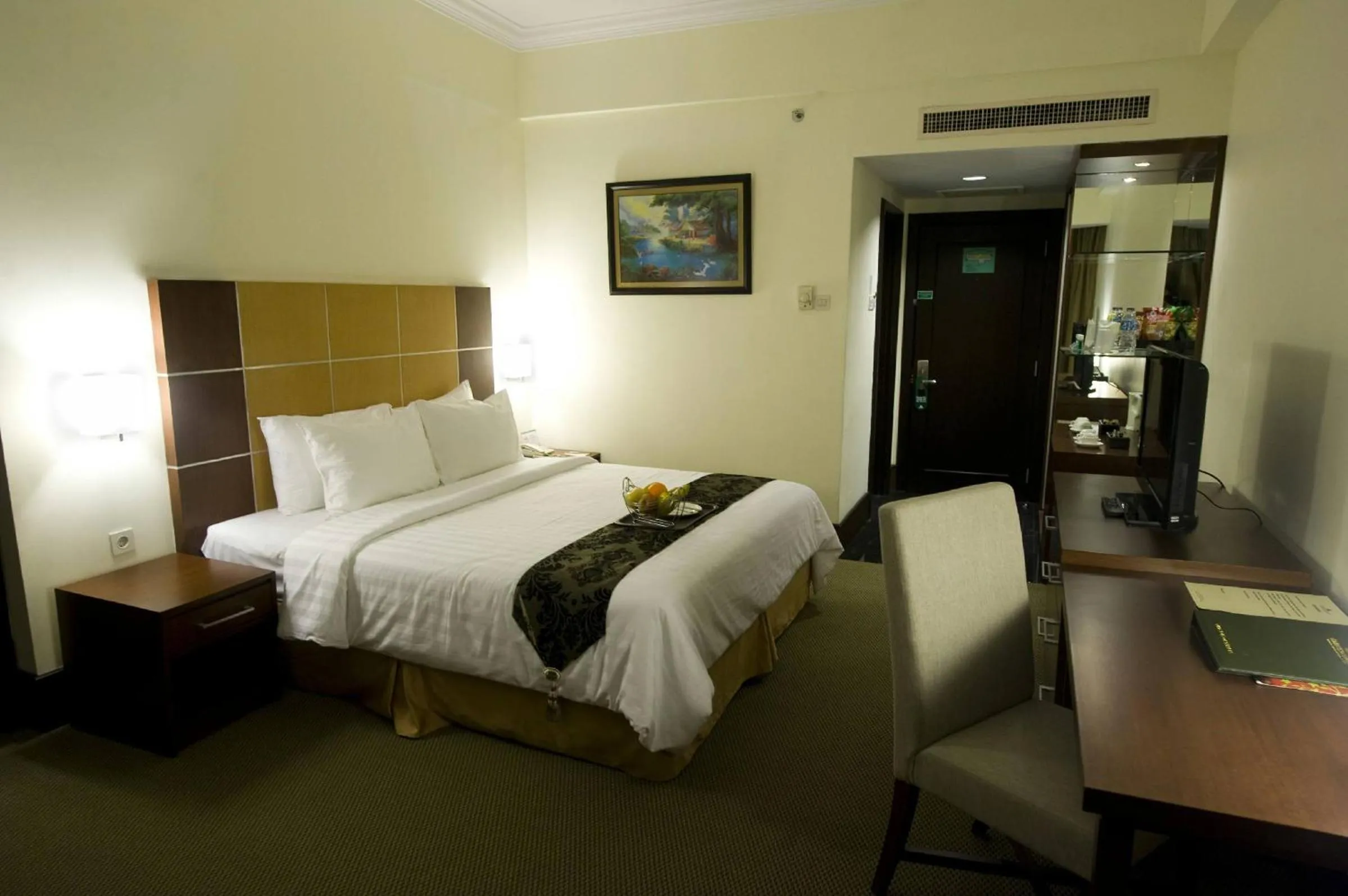 Bed in Emerald Garden International Hotel