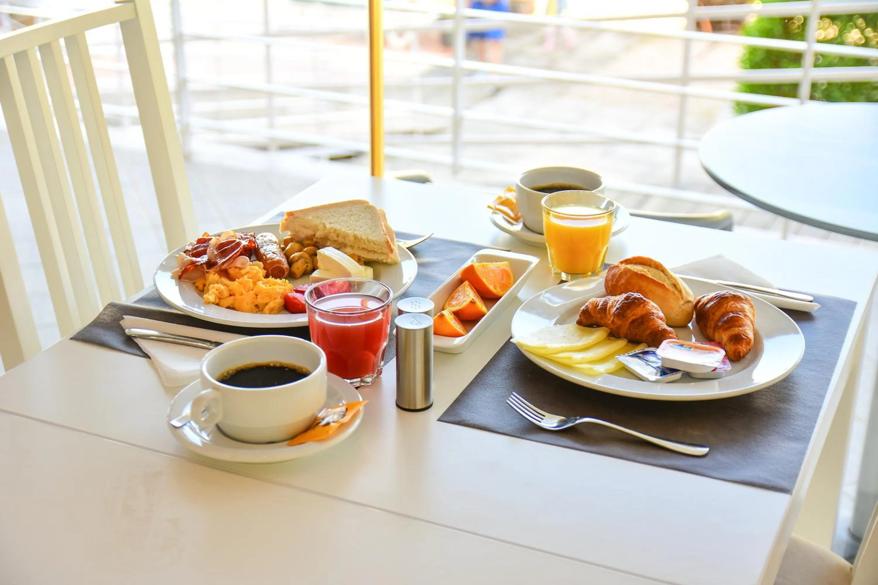 Continental breakfast in Bayside Salgados