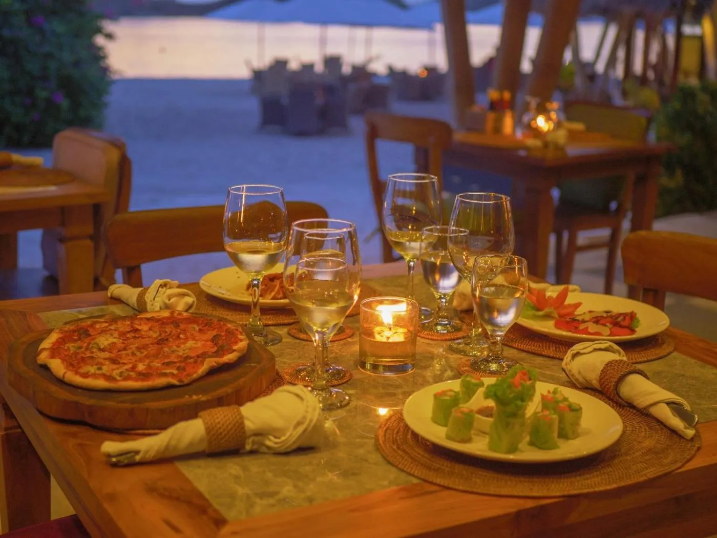 Restaurant/places to eat in Komodo Resort