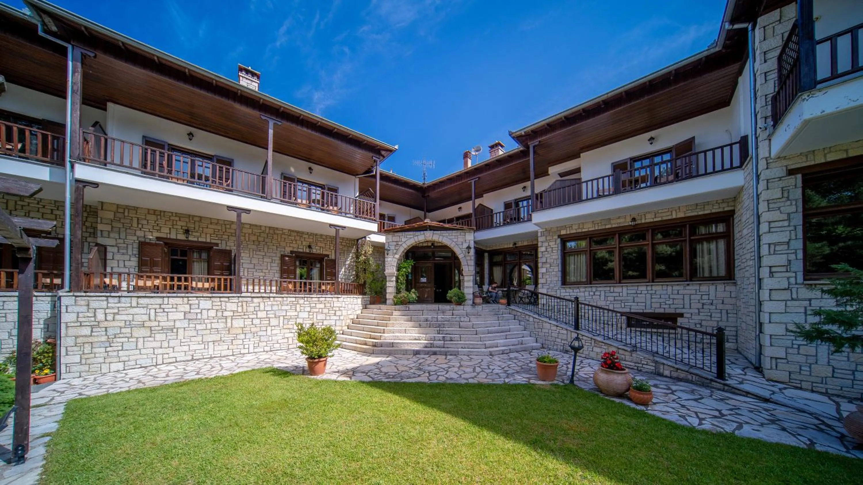 Facade/entrance in Hotel Giamandes