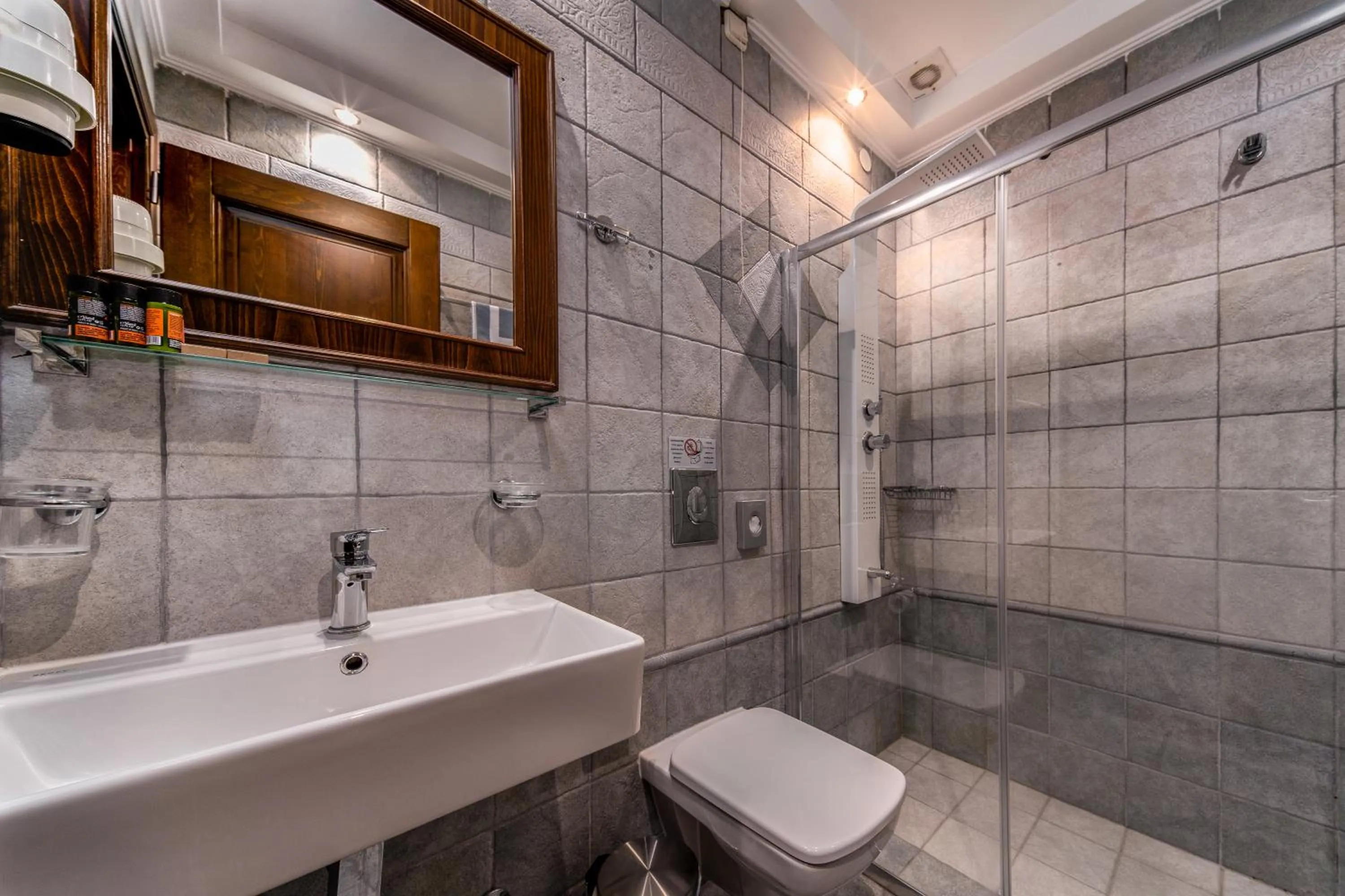 Bathroom in Hotel Giamandes