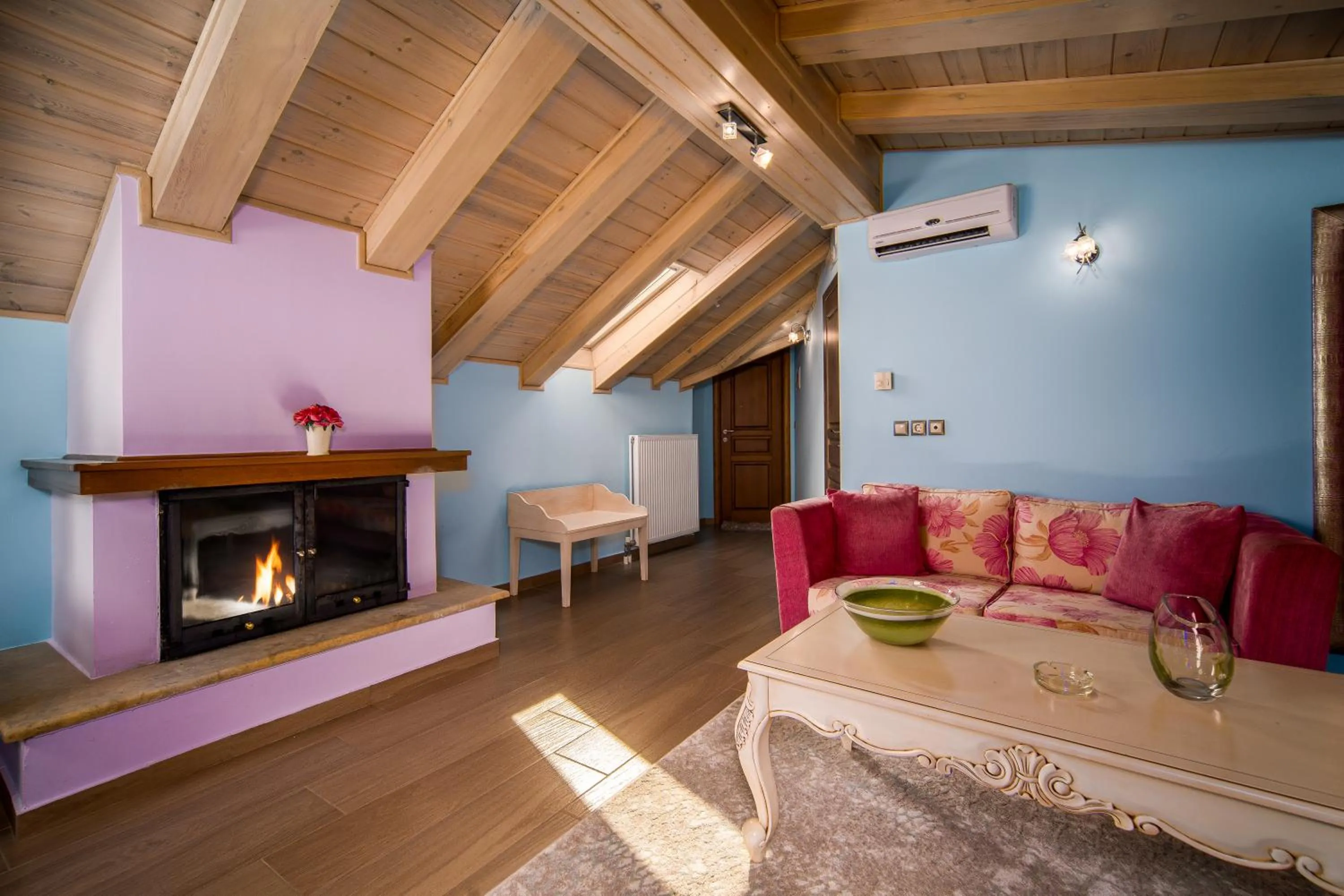 Seating area in Hotel Giamandes