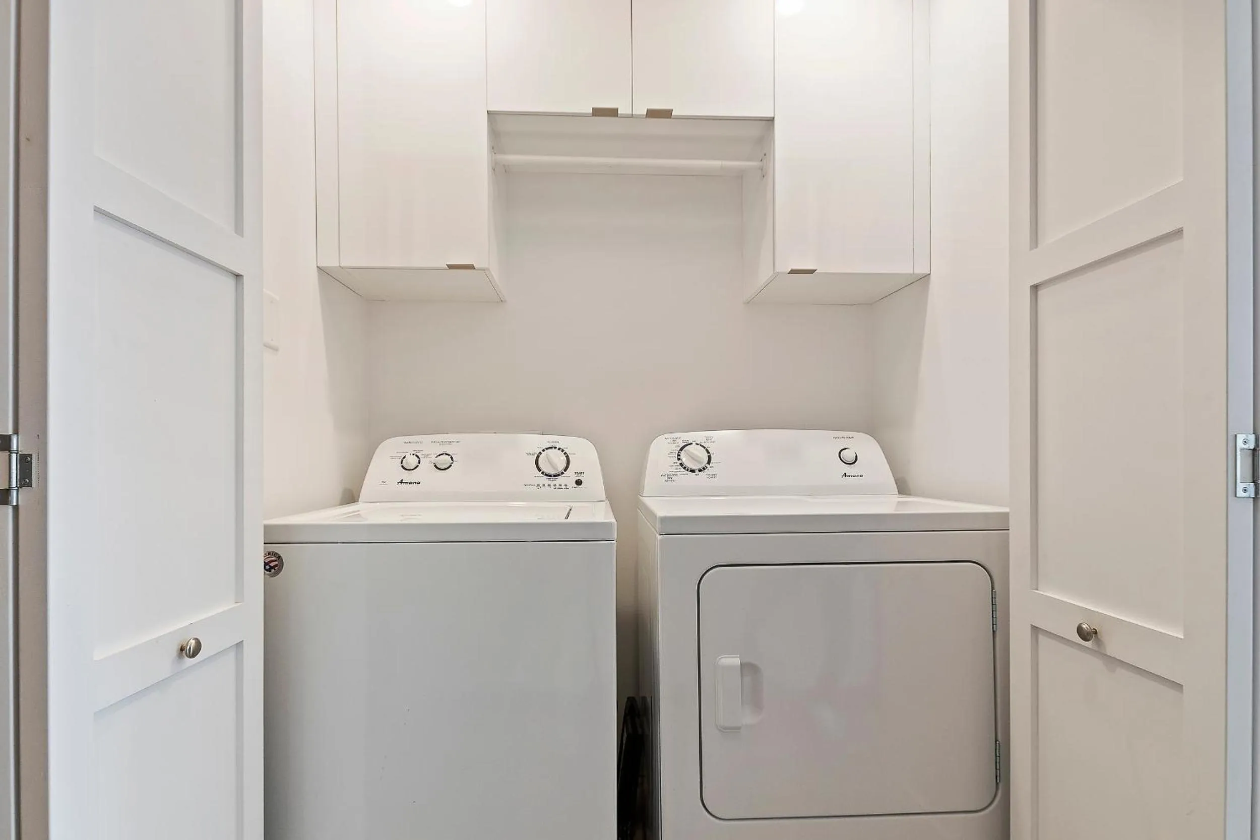 washing machine in mtlFlats - Condotel Le Luxe