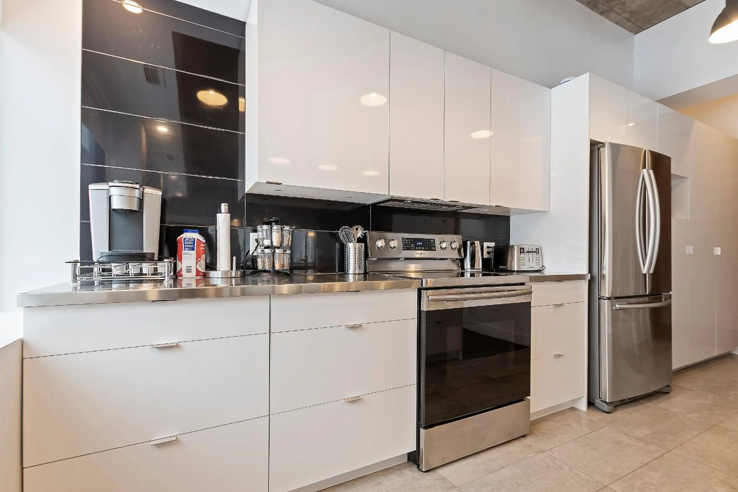 dishwasher in mtlFlats - Condotel Le Luxe