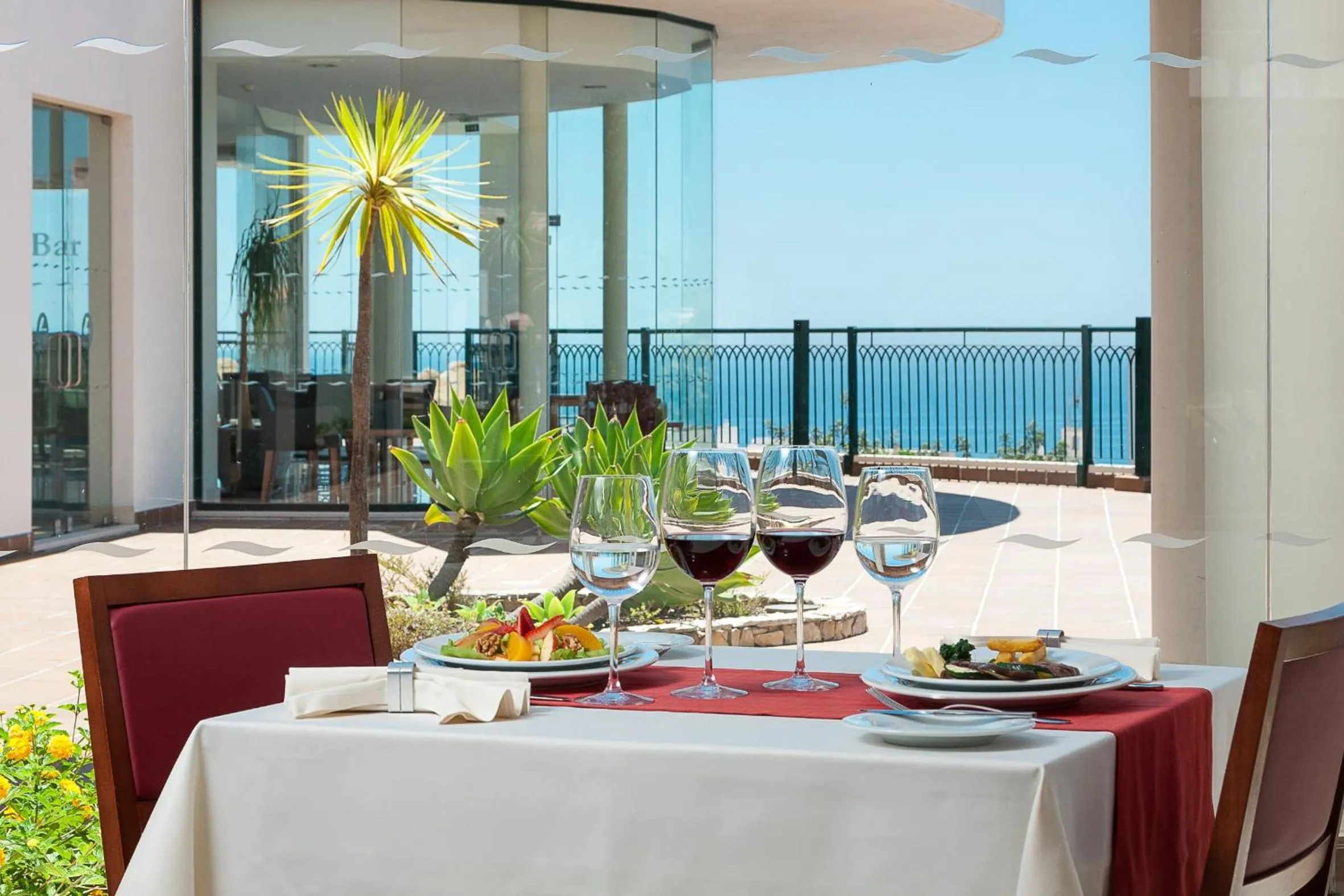 Restaurant/places to eat in Cerro Mar Atlantico & Cerro Mar Garden