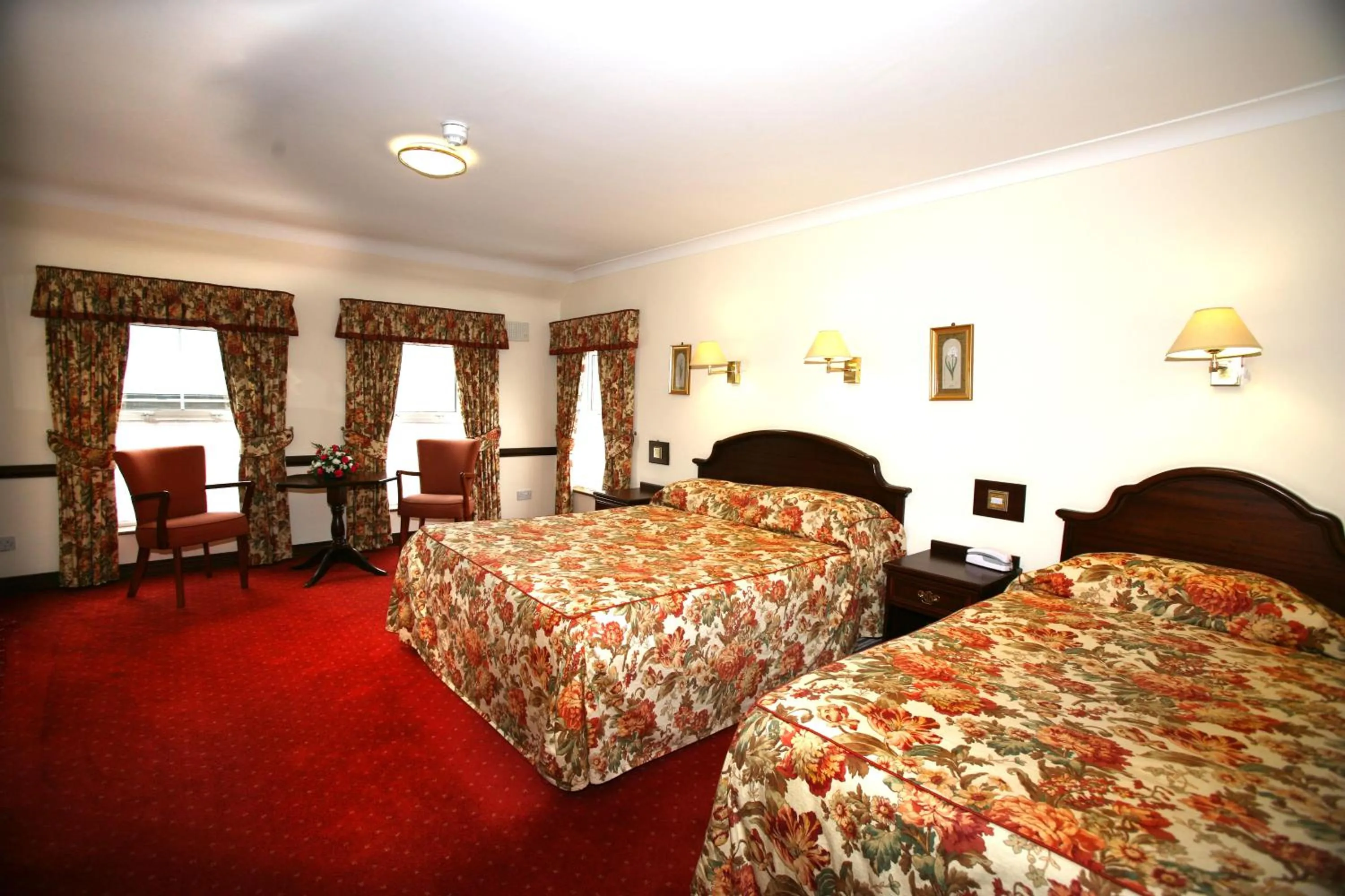 Bedroom, Bed in Dorrians Imperial Hotel