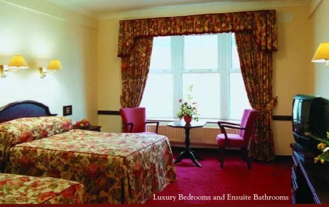 Bedroom, Bed in Dorrians Imperial Hotel