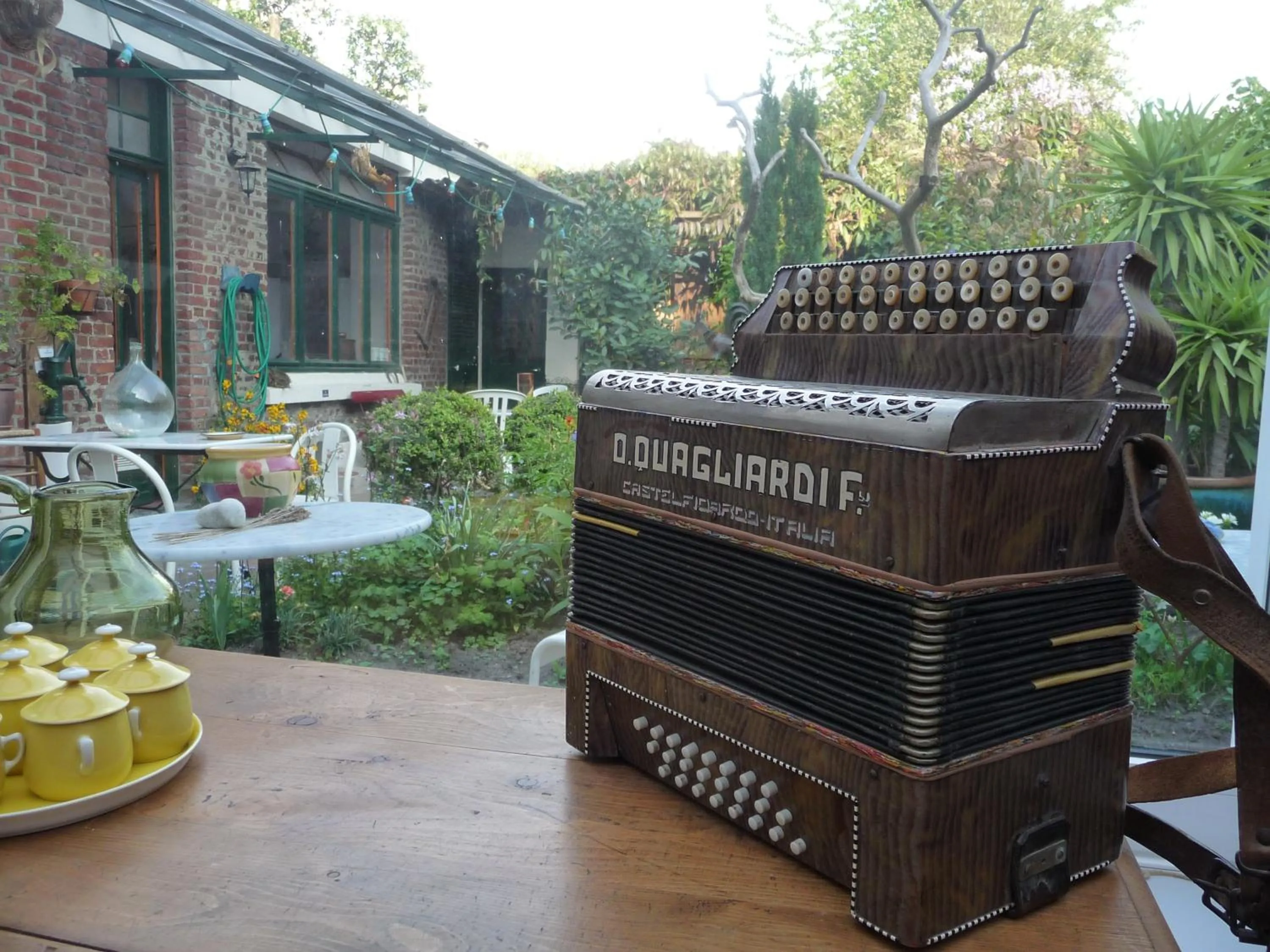 Dining area in Au Troubadour