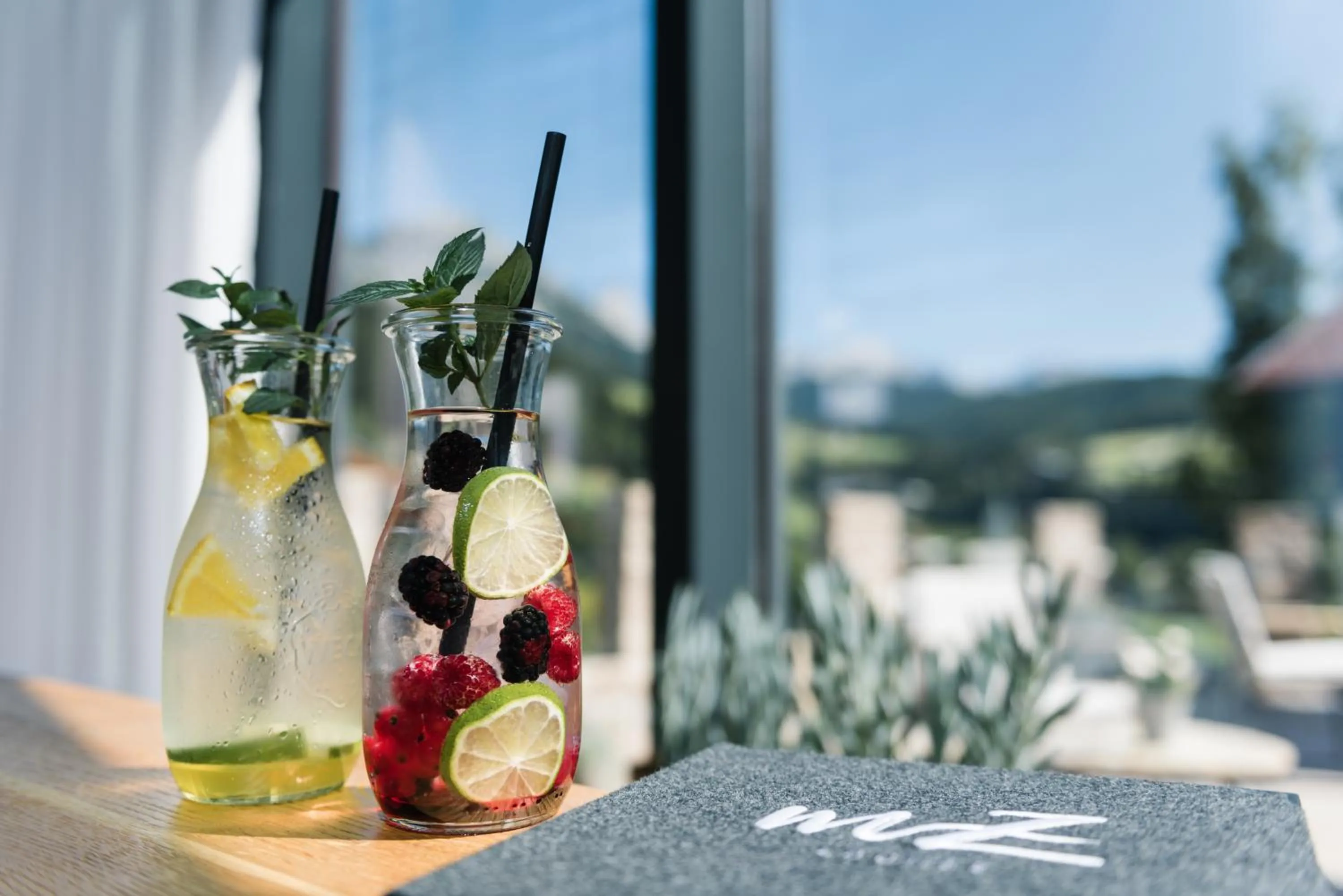 Lounge or bar in meiZeit Lodge