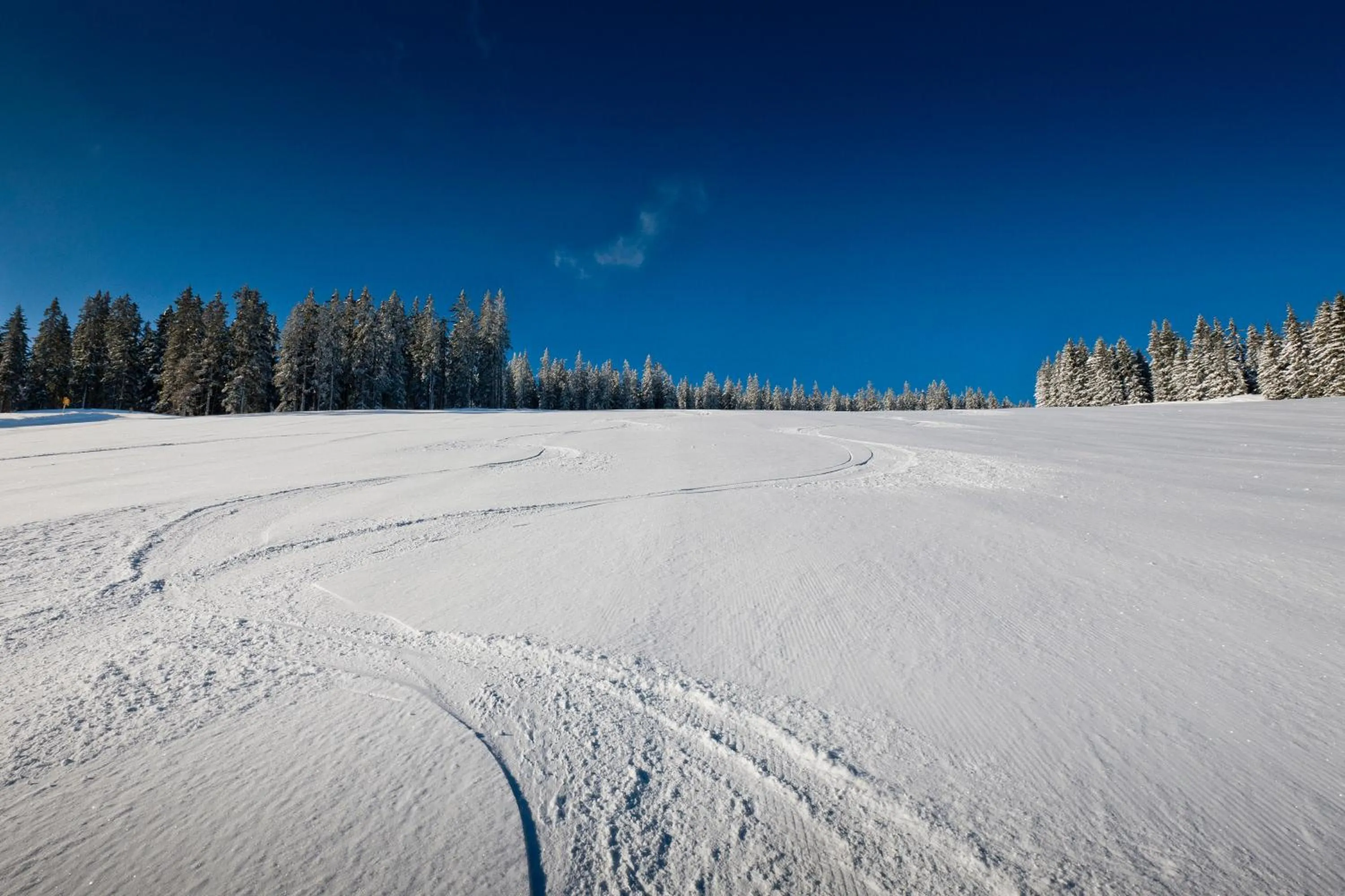 Skiing in meiZeit Lodge