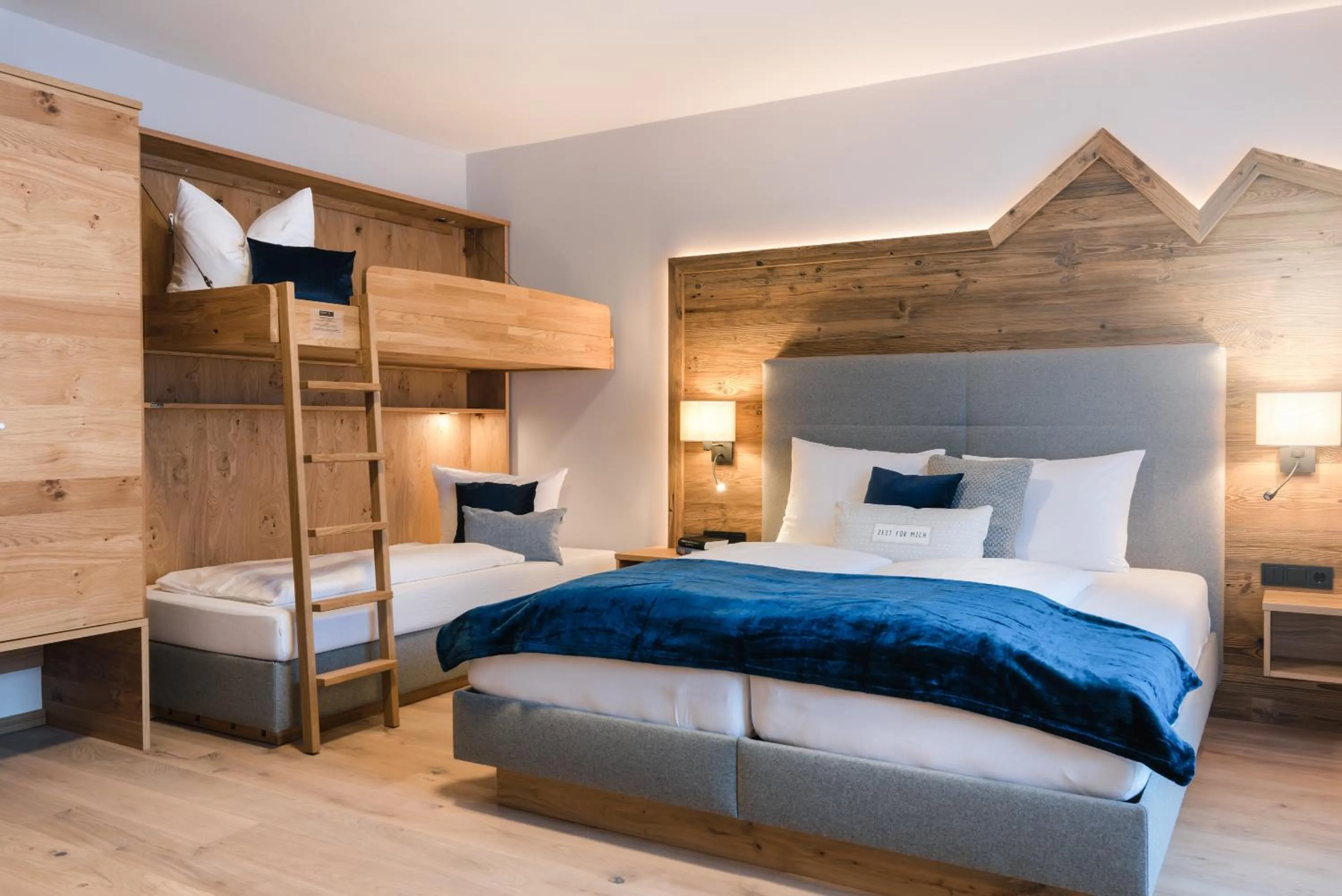 Photo of the whole room, Bed in meiZeit Lodge