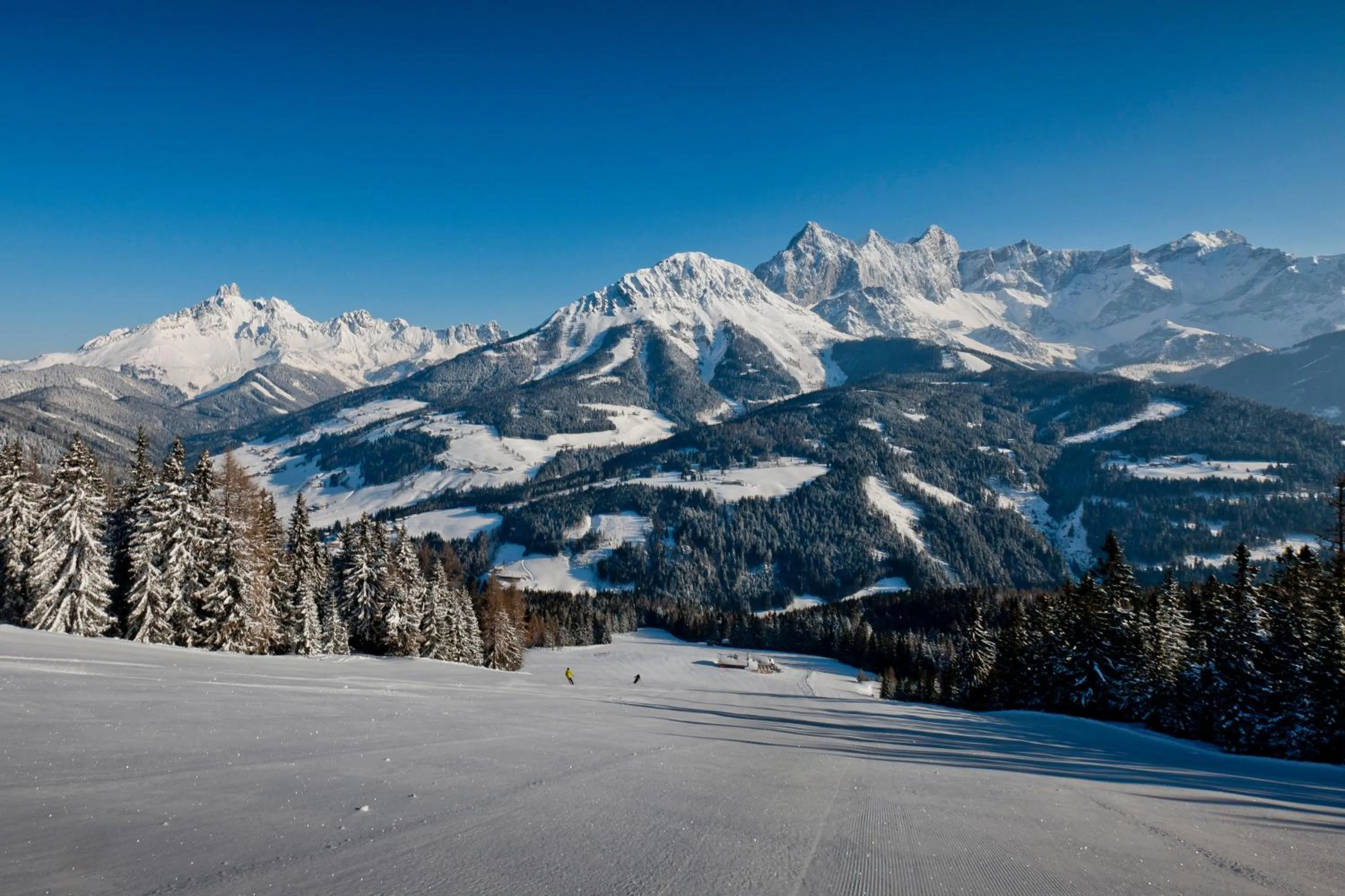 Skiing in meiZeit Lodge