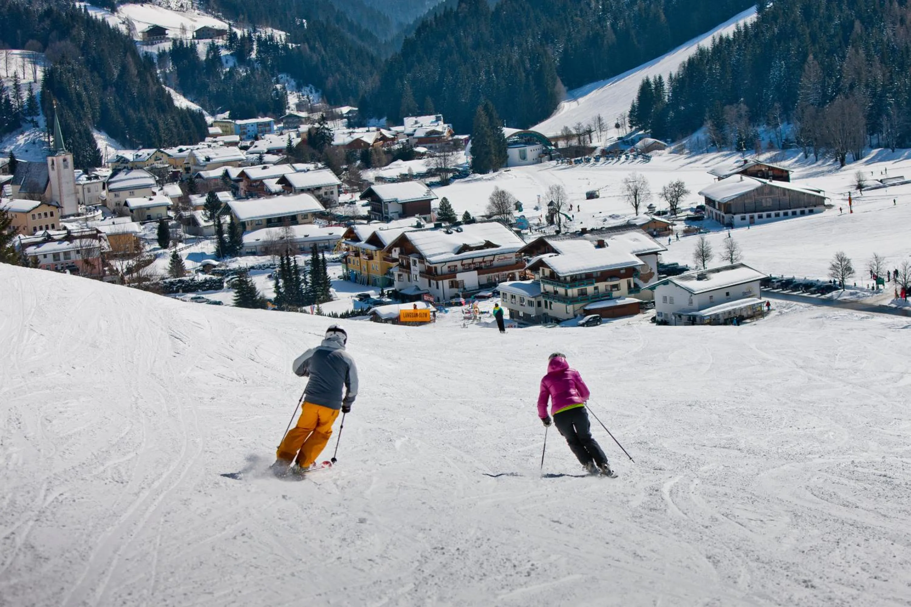 Skiing in meiZeit Lodge