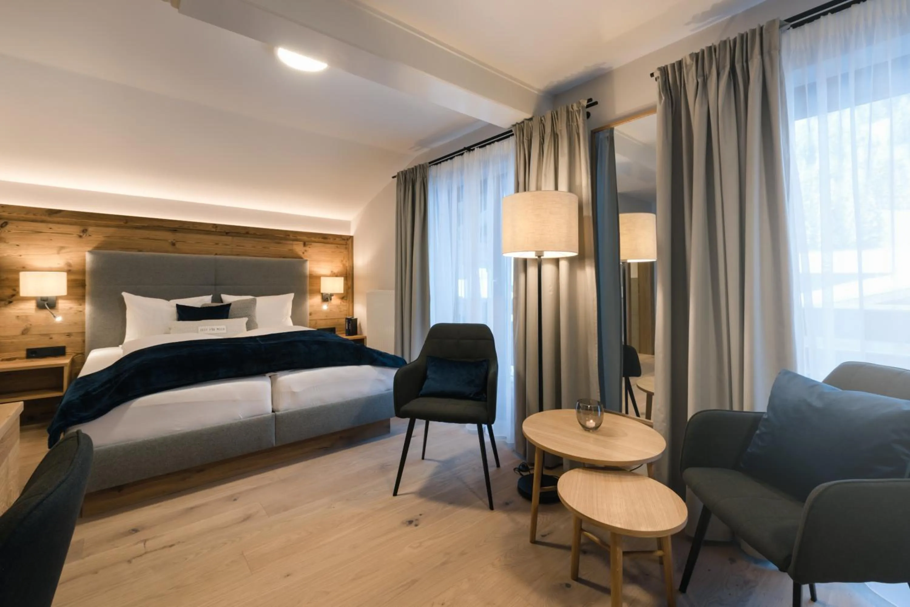 Photo of the whole room, Bed in meiZeit Lodge