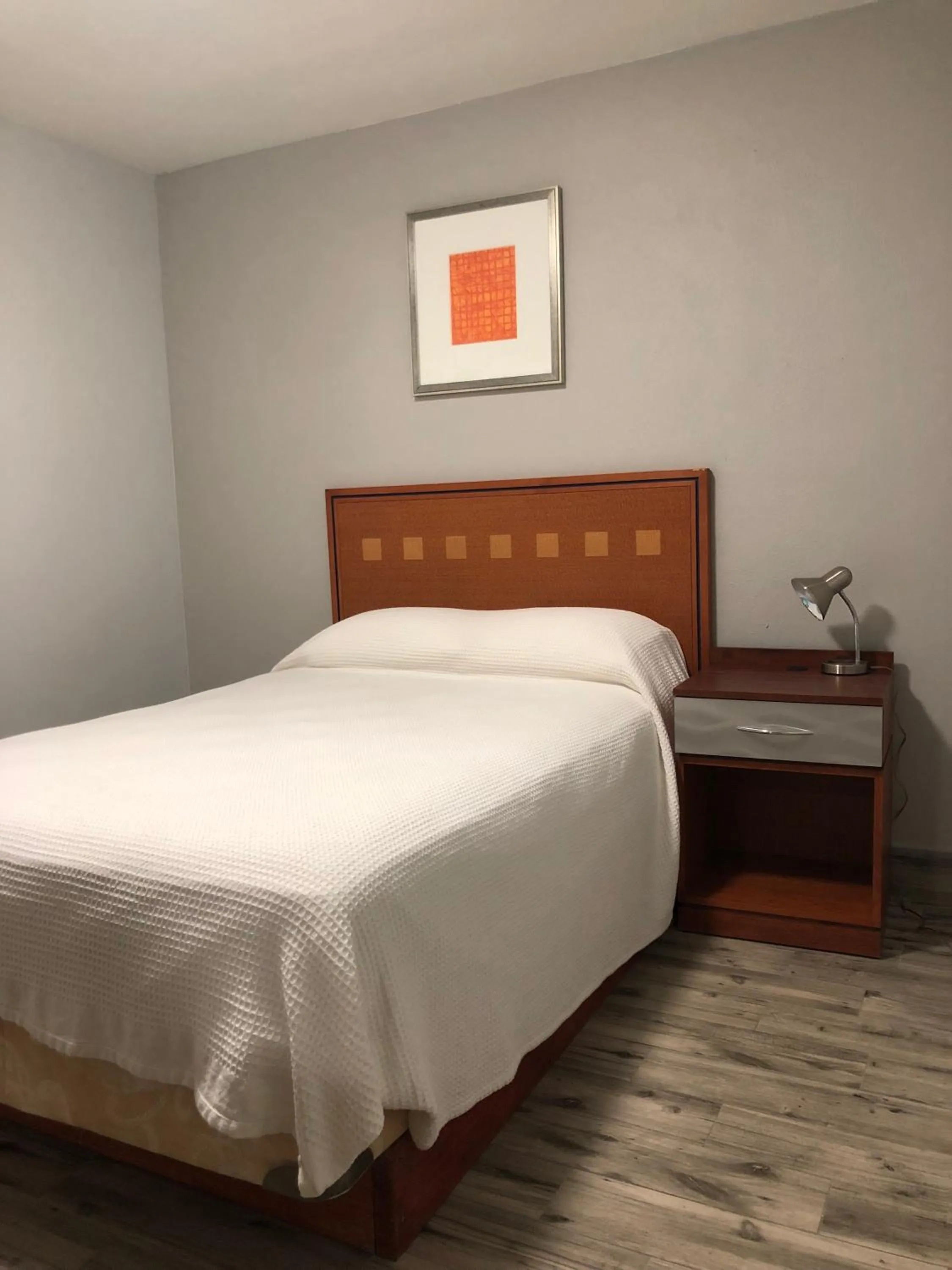 Bed in Bay Breeze Inn Bradenton Downtown