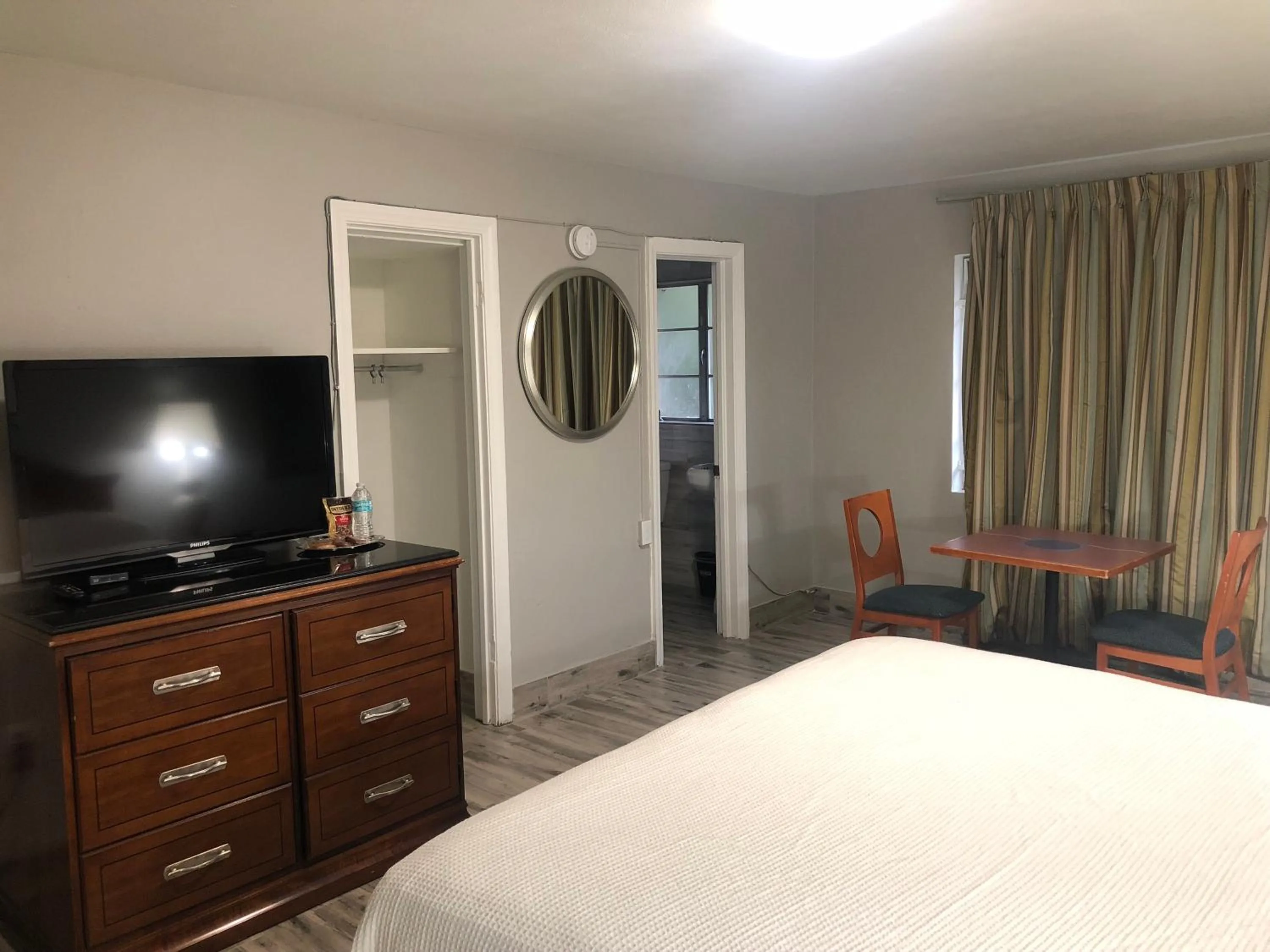 Bed in Bay Breeze Inn Bradenton Downtown