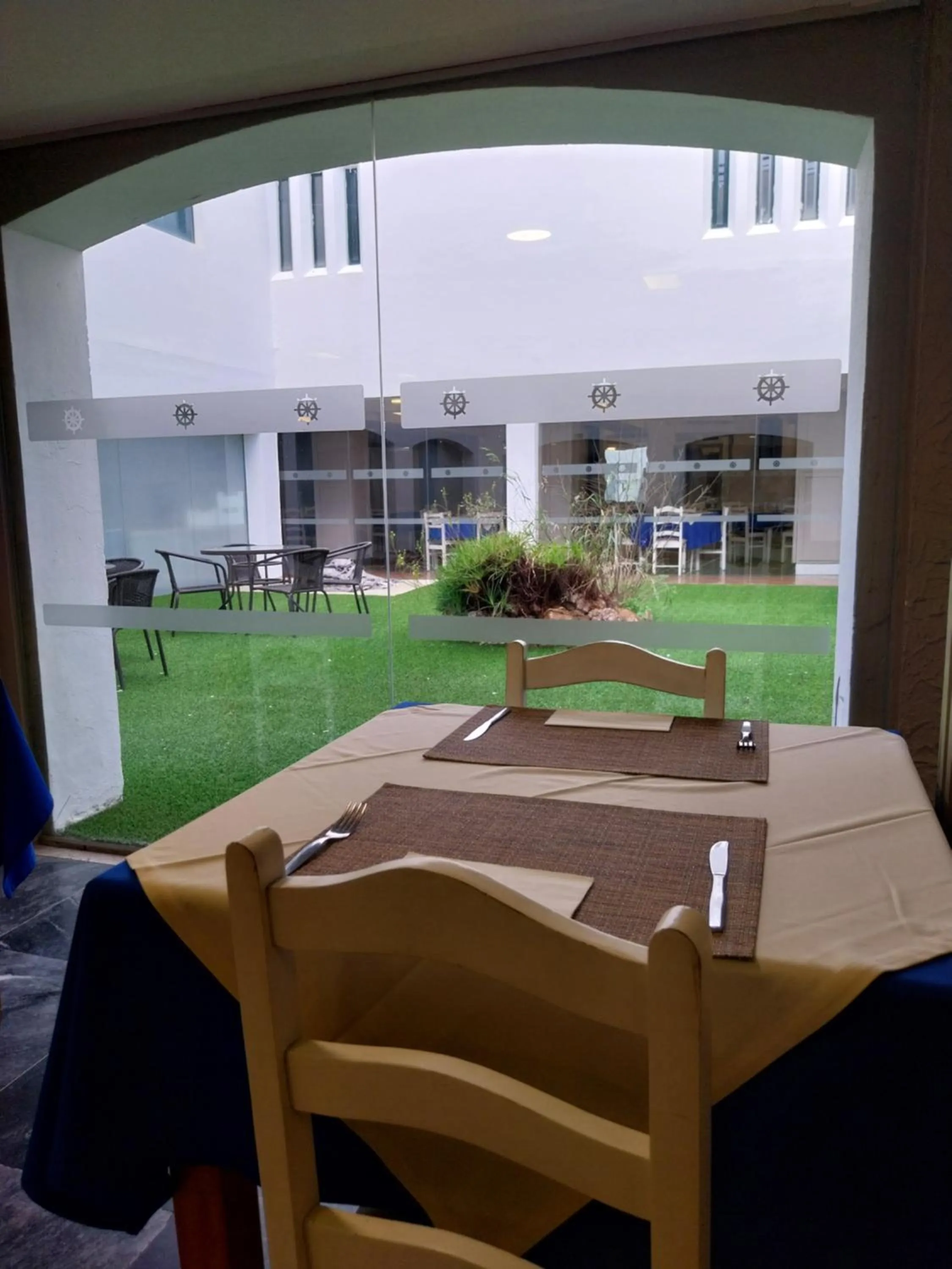 Restaurant/places to eat in Hotel Navegadores