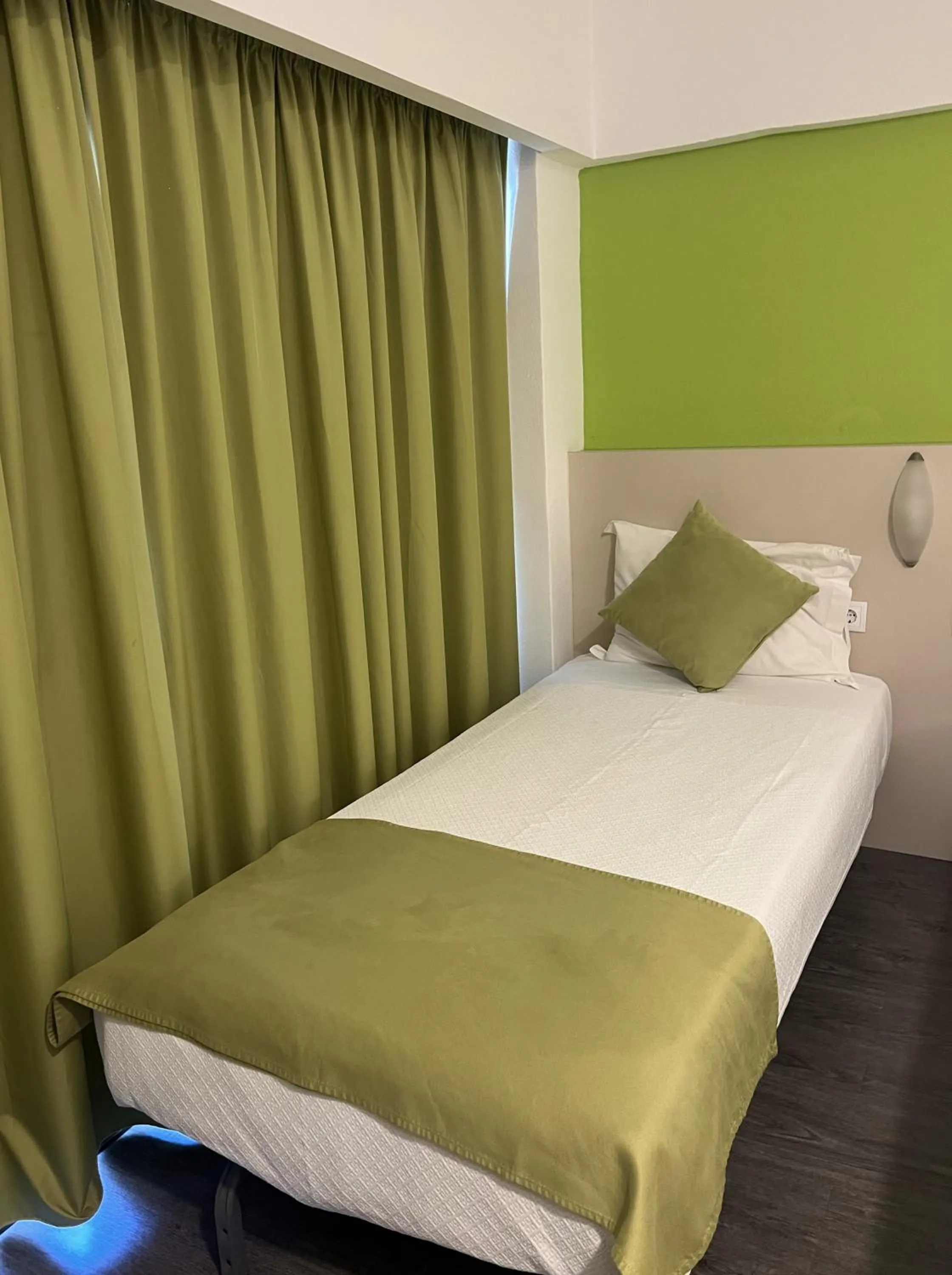 Bedroom, Bed in Hotel Navegadores