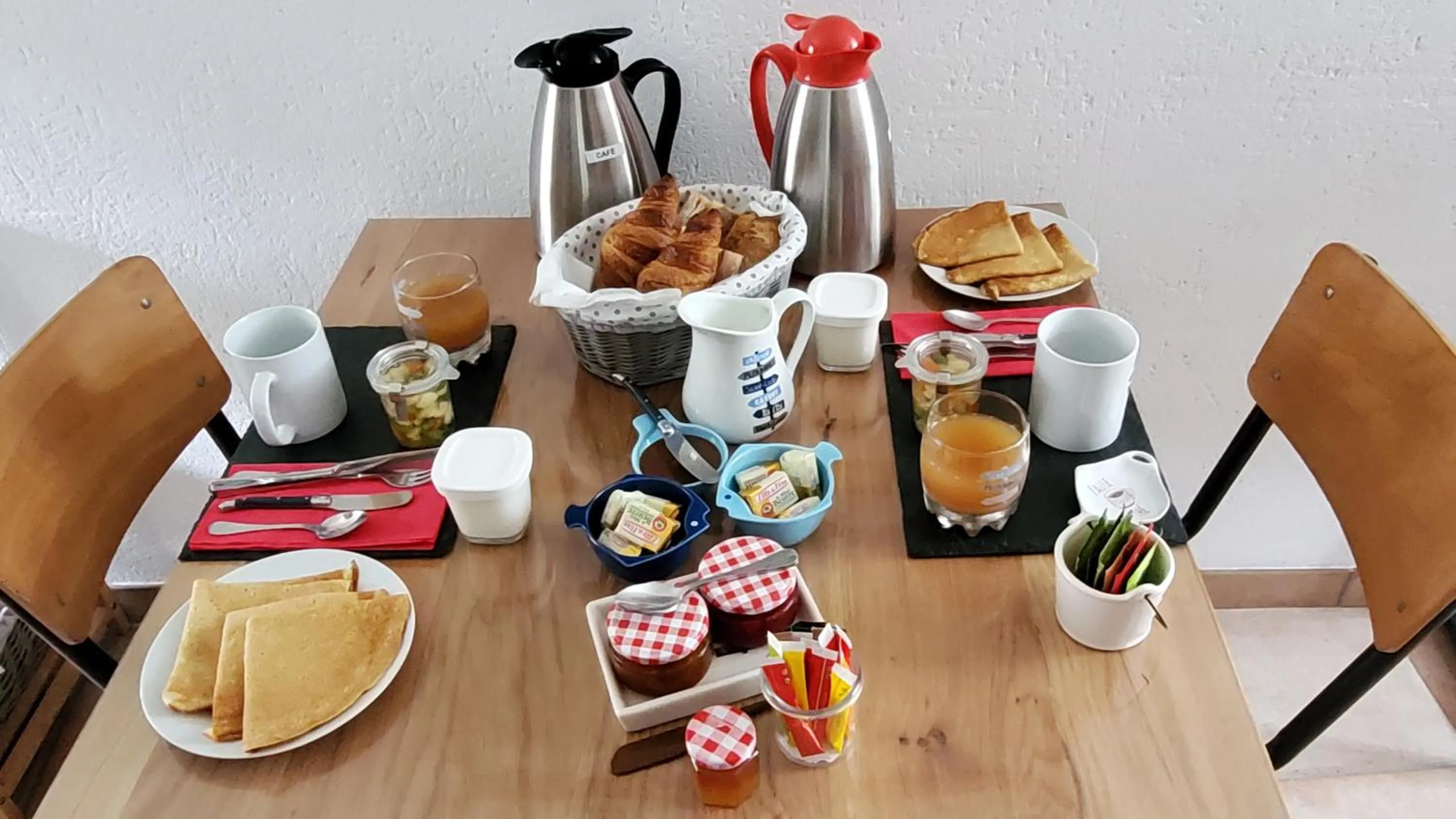 Breakfast in Les Fermes de Kercadoret