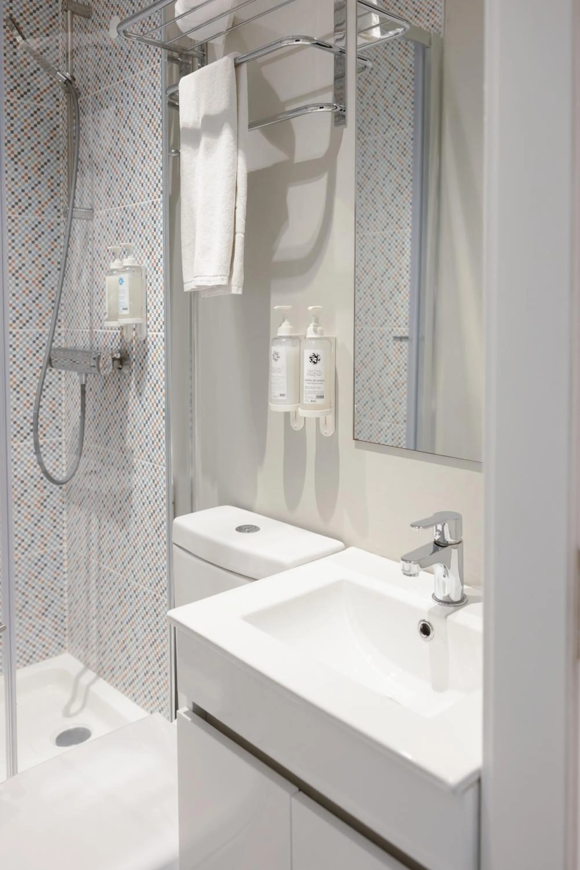 Shower in M'AR De AR Auria