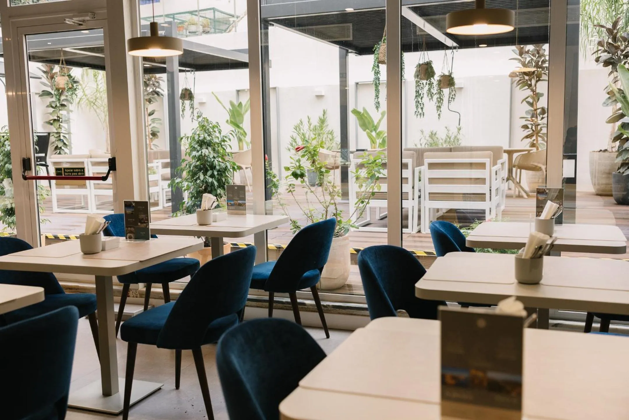 Breakfast in M'AR De AR Auria