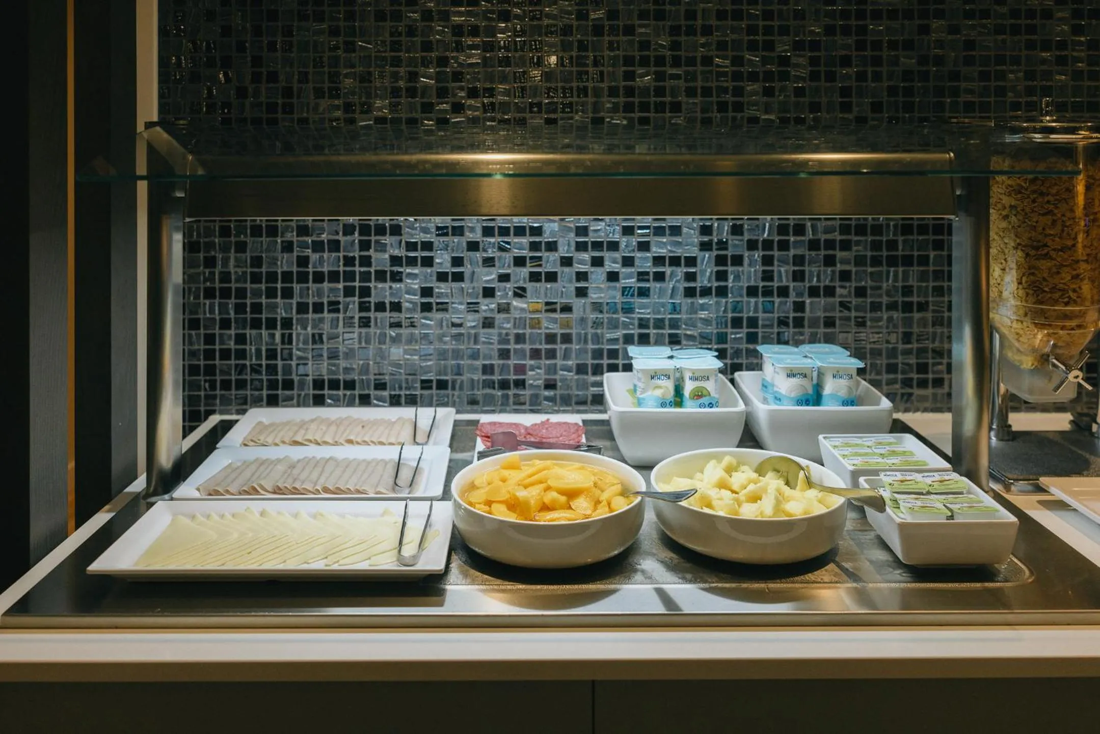 Food and drinks in M'AR De AR Auria