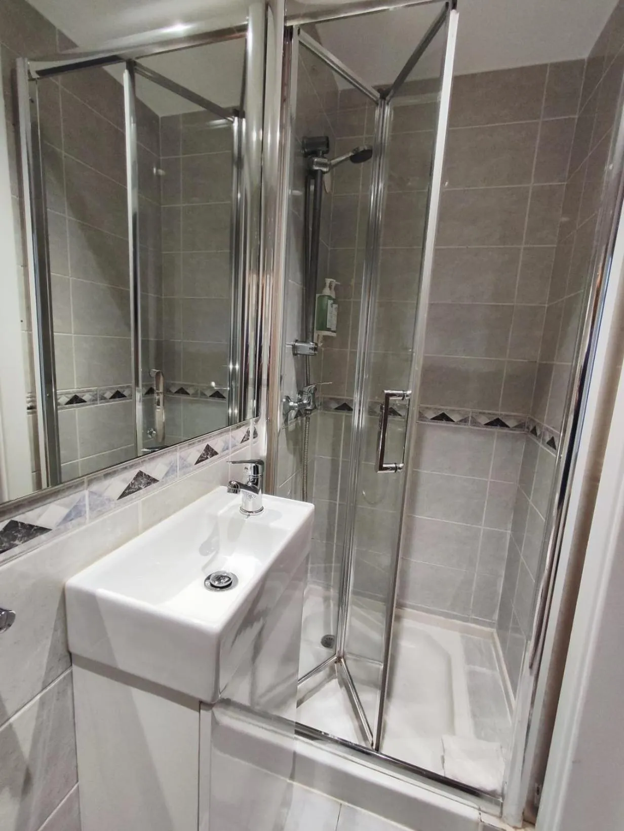 Shower in M'AR De AR Auria