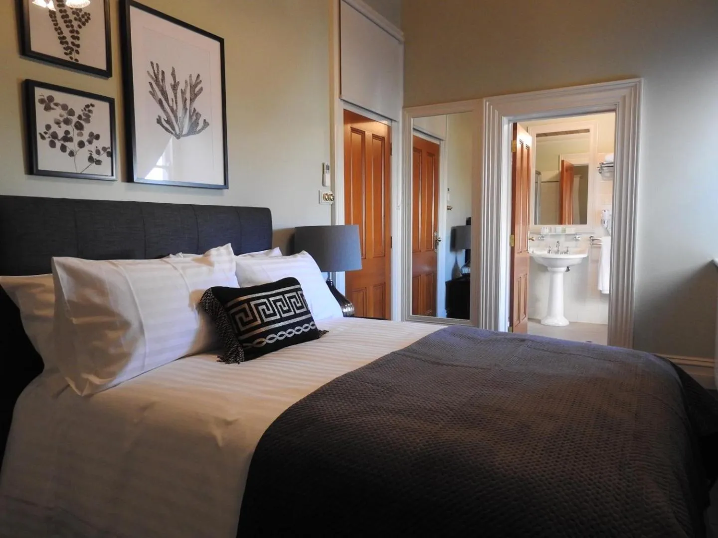 Bed in Bull and Mouth Hotel Maryborough Victoria