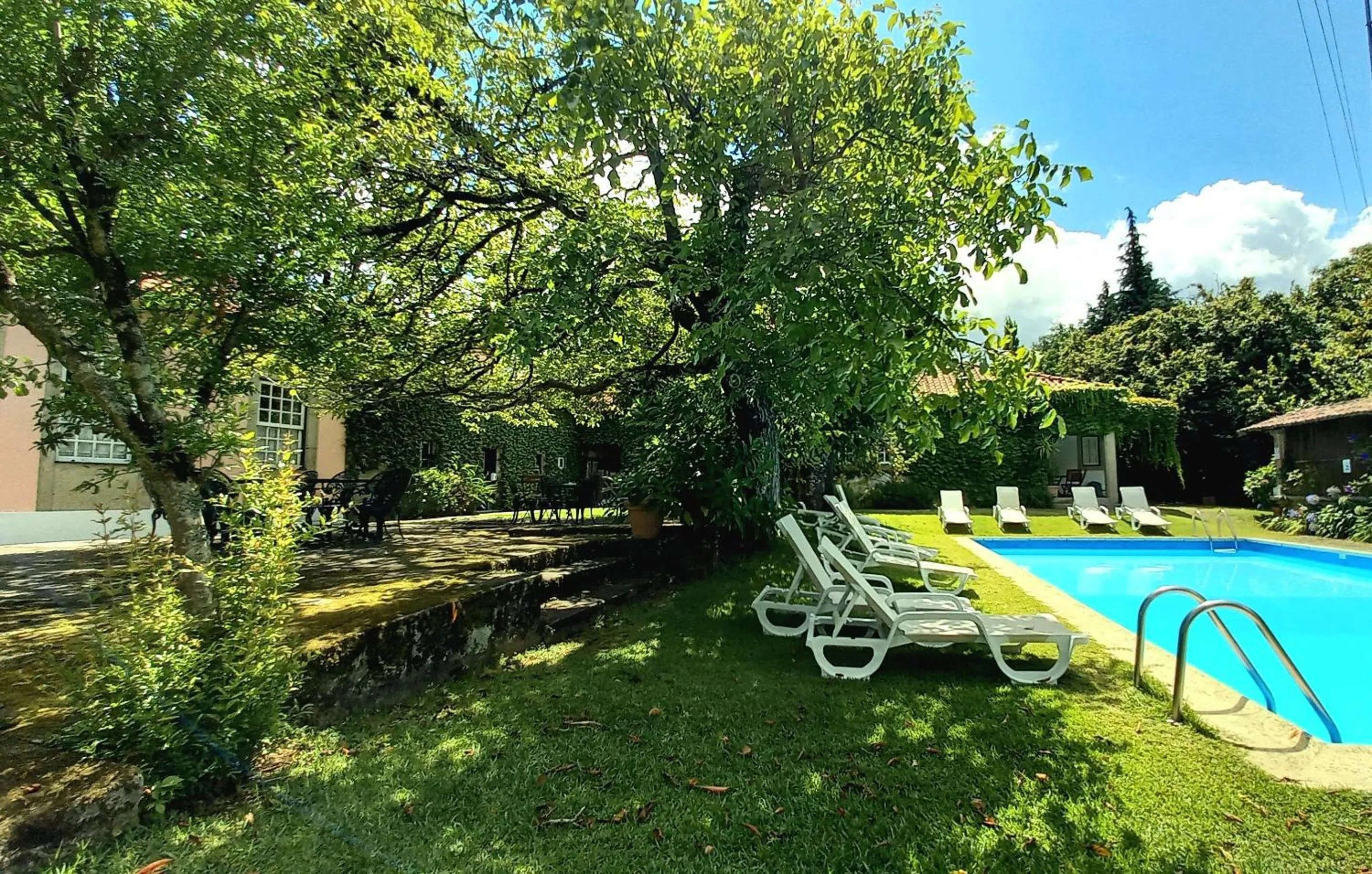 Property building in Casa da Roseira