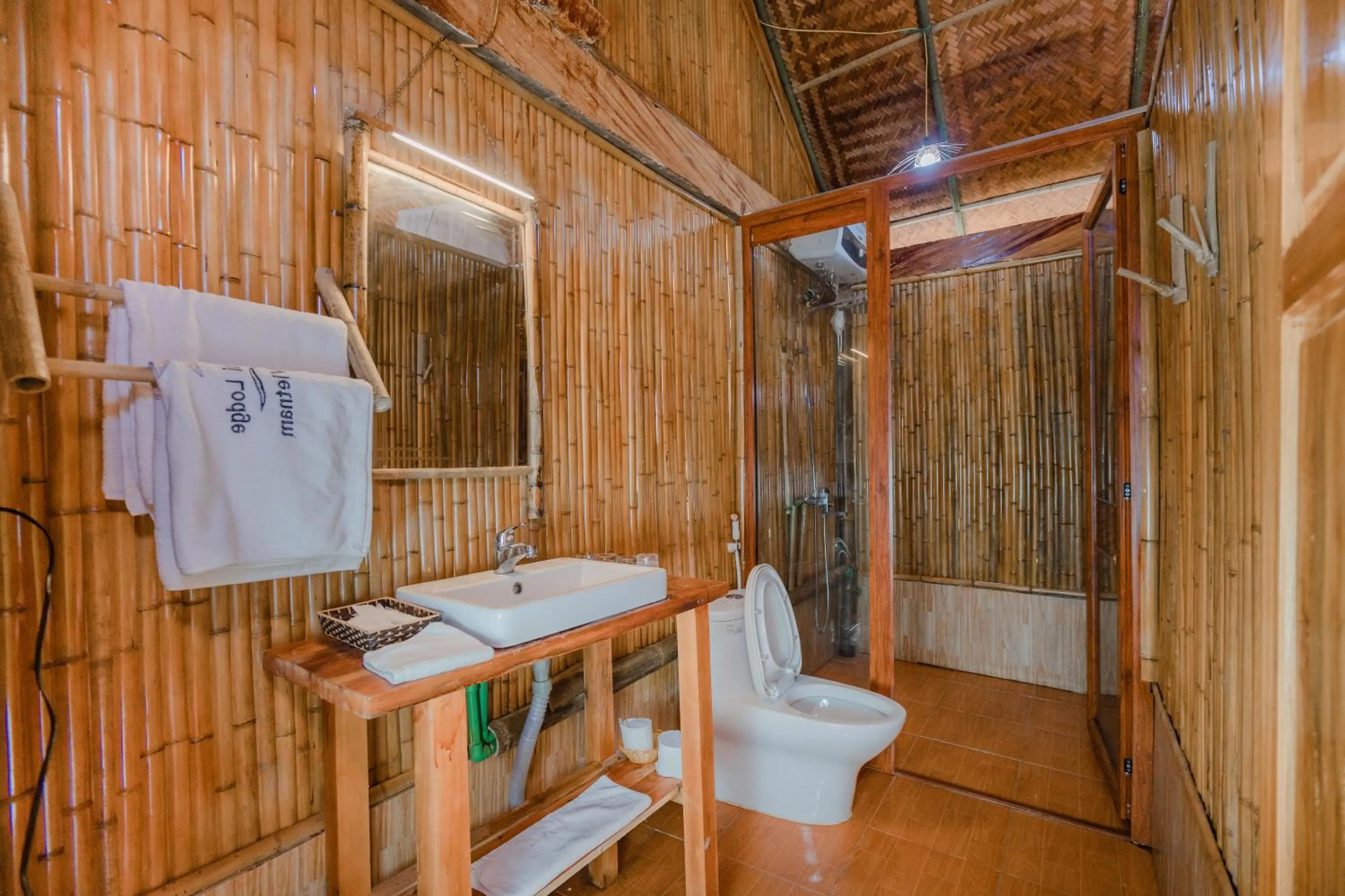 Toilet in Hoang Su Phi Lodge