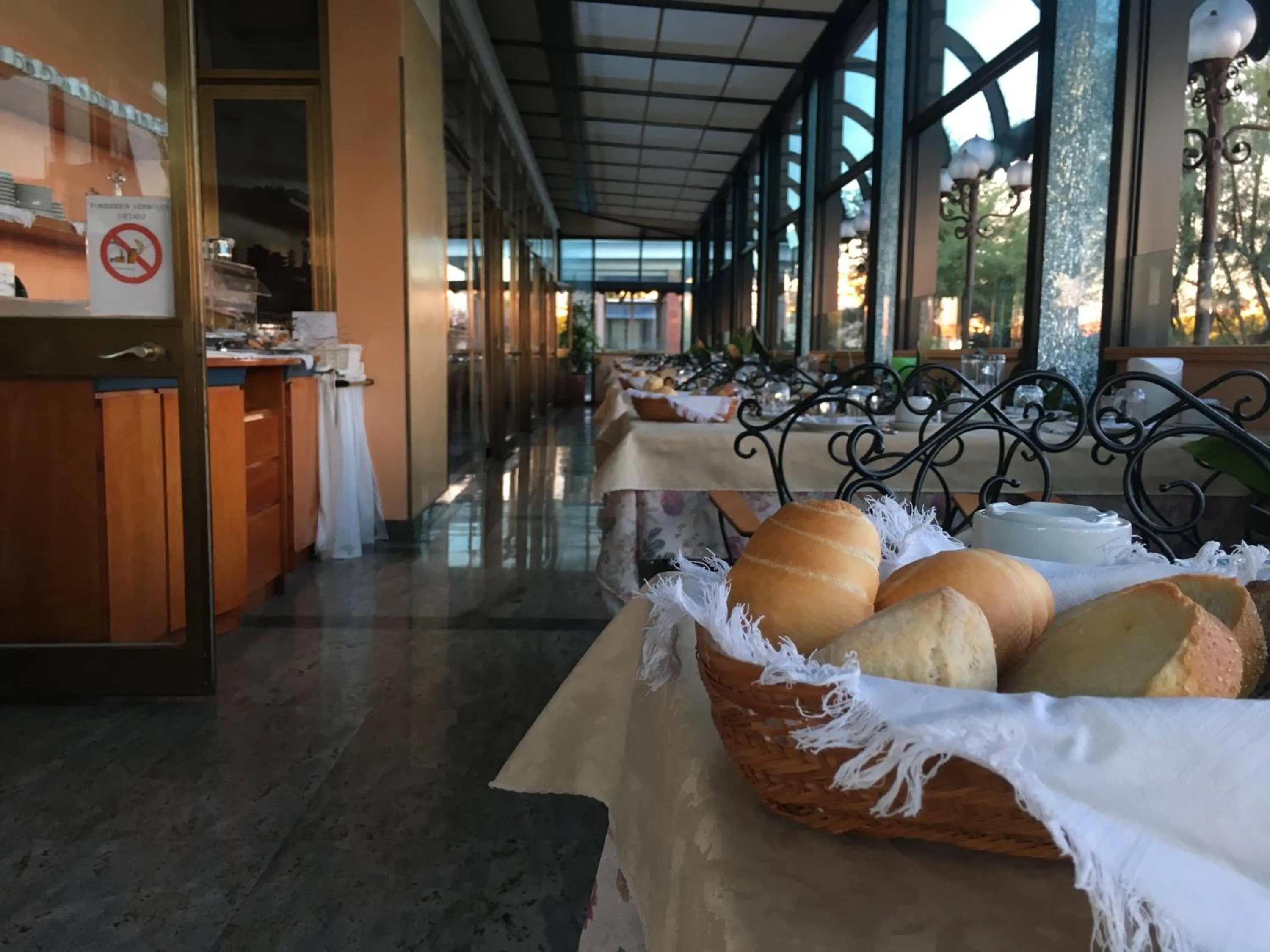 Restaurant/places to eat in Hotel Eden