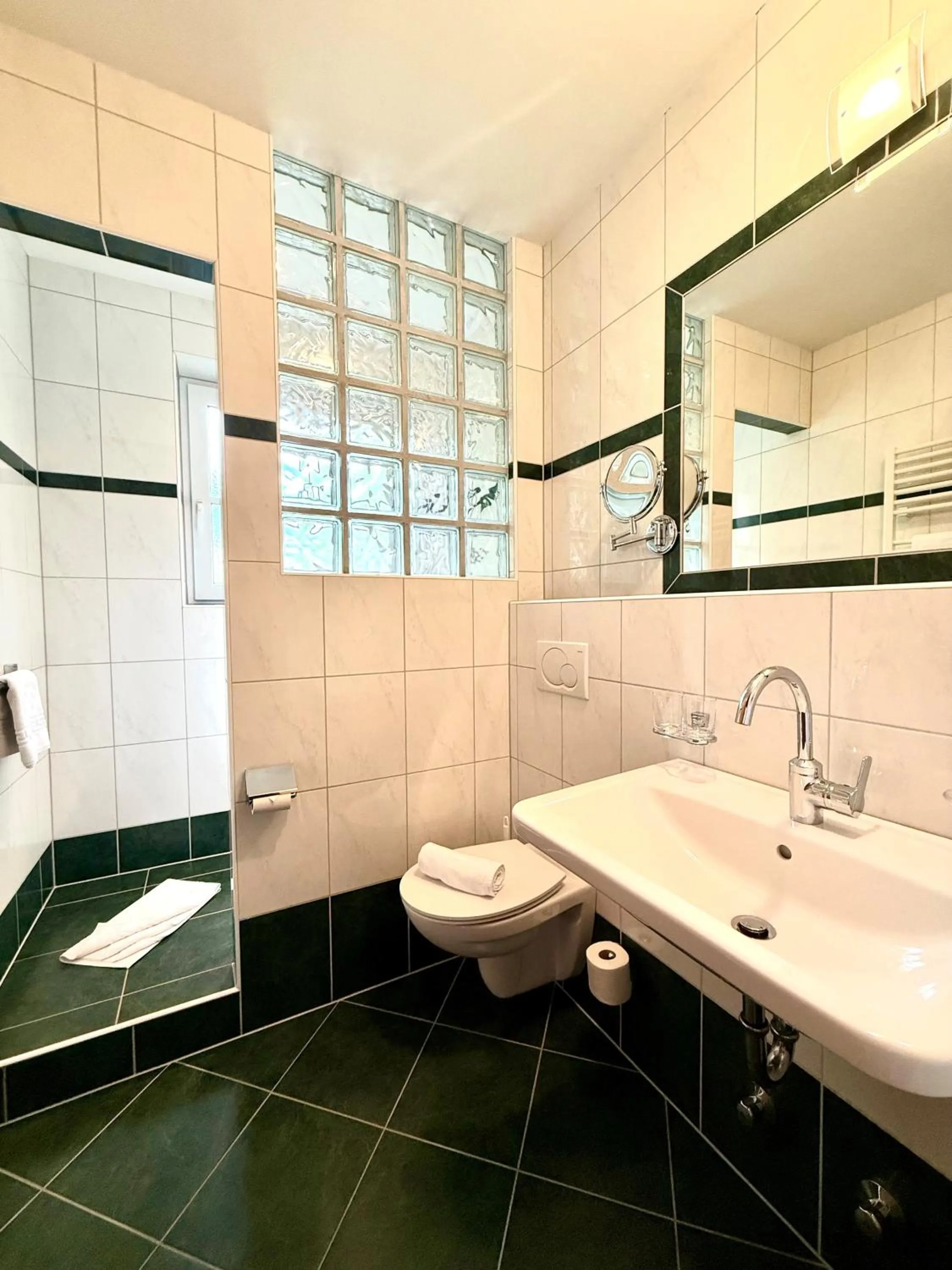 Shower in mühlbacher - inklusive kostenfreiem Eintritt in die Alpentherme