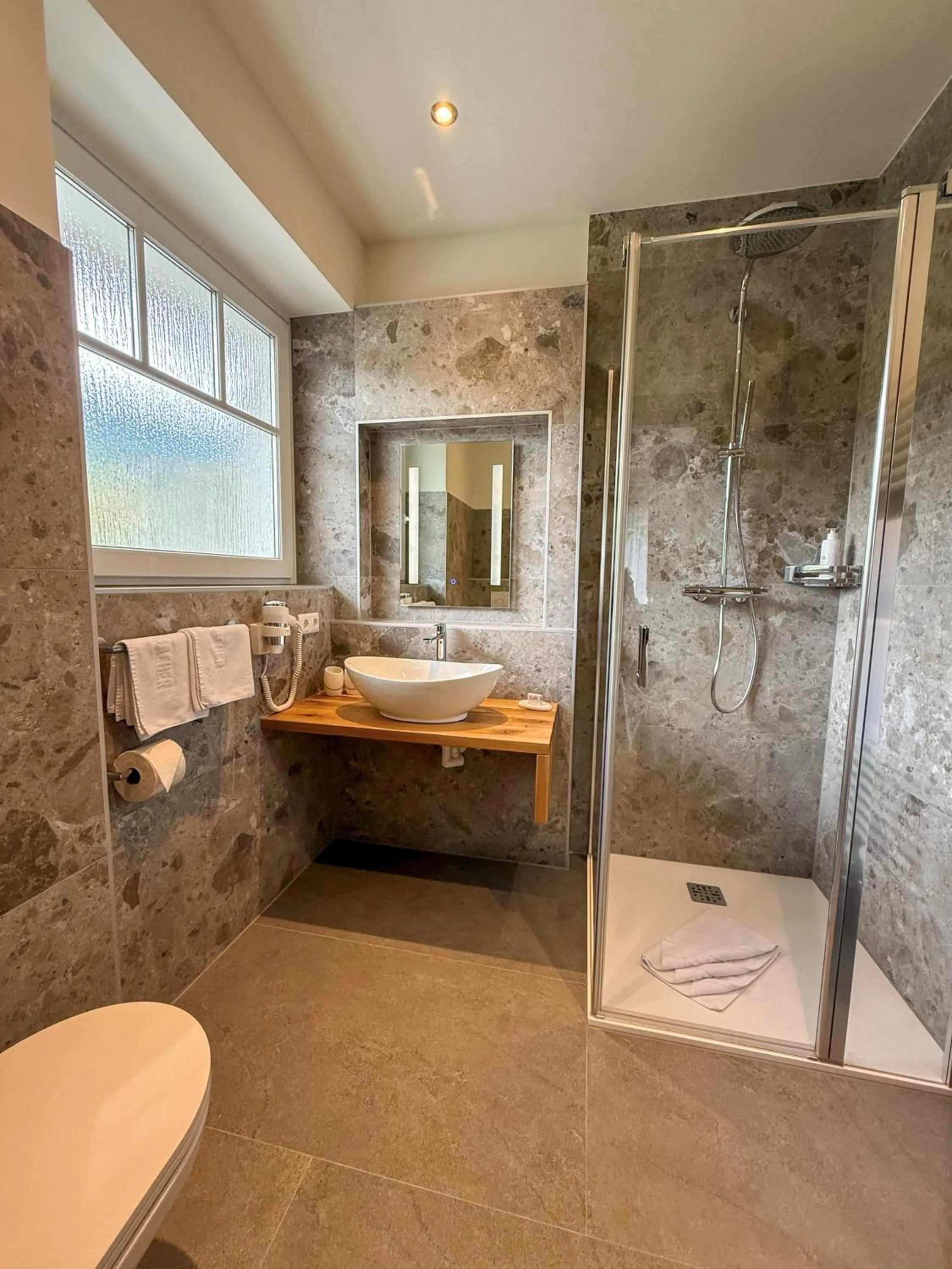 Shower in mühlbacher - inklusive kostenfreiem Eintritt in die Alpentherme