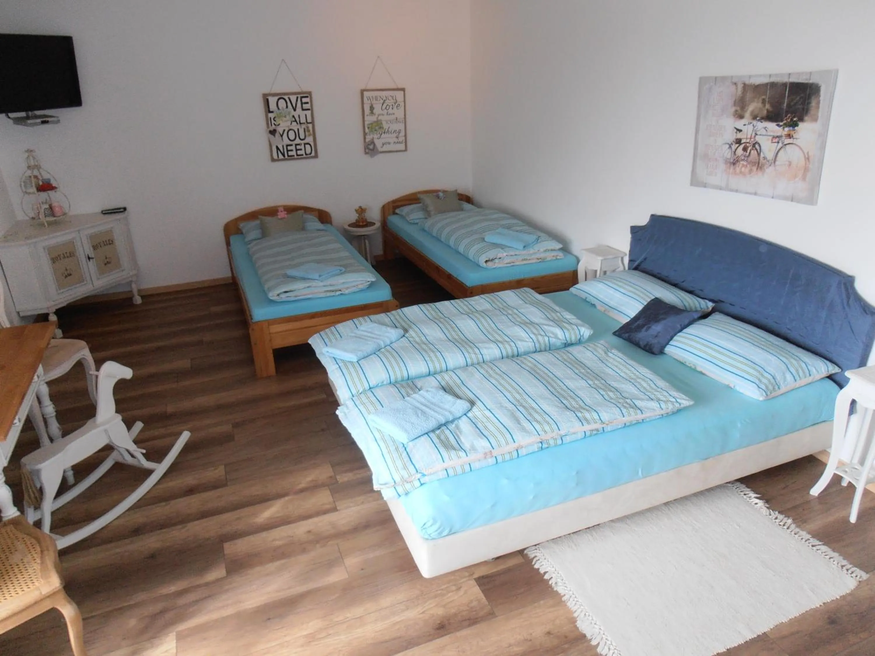 Photo of the whole room in Don Camillo Gästehaus