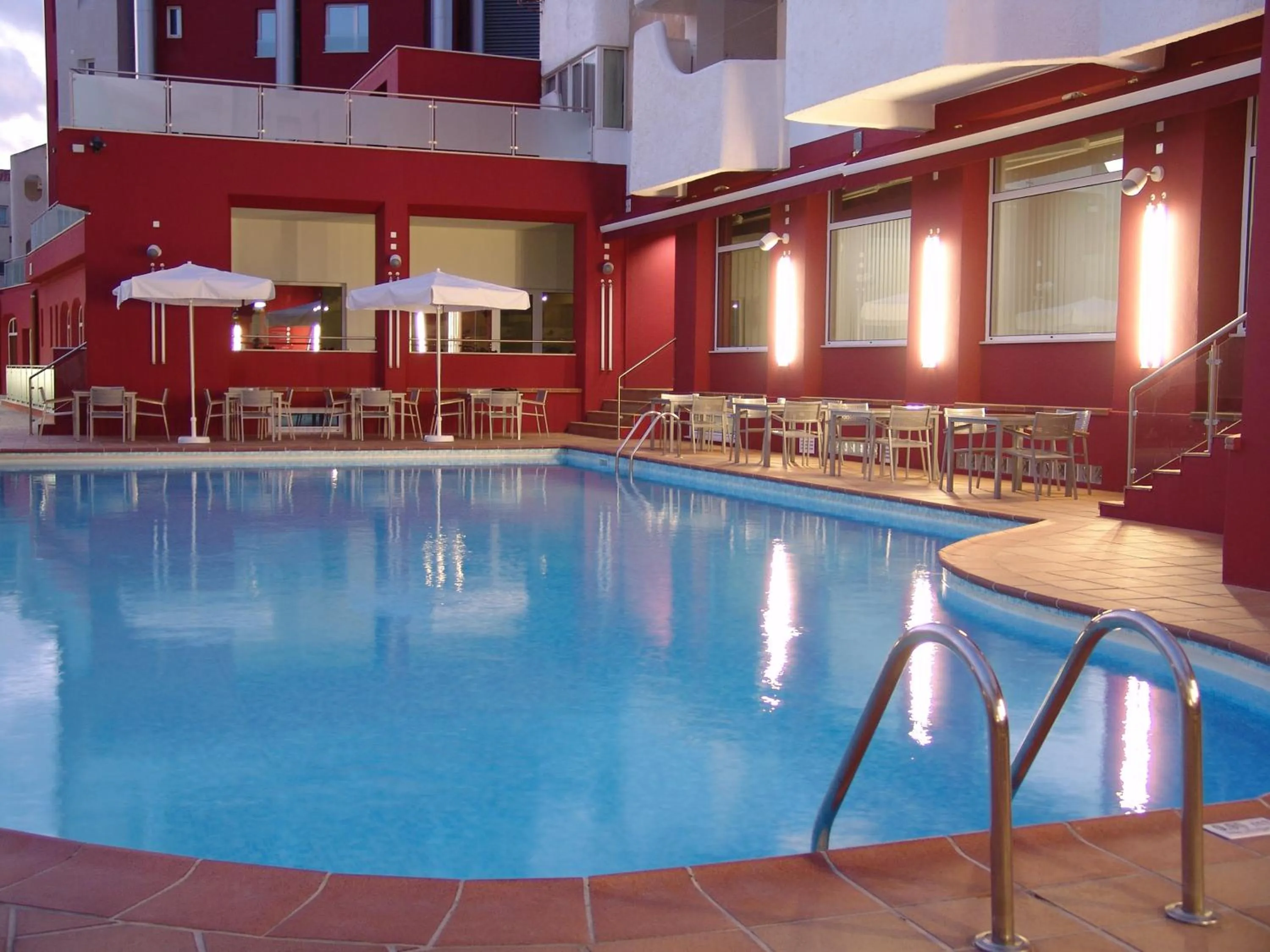 Swimming pool in Hotel Quarteirasol
