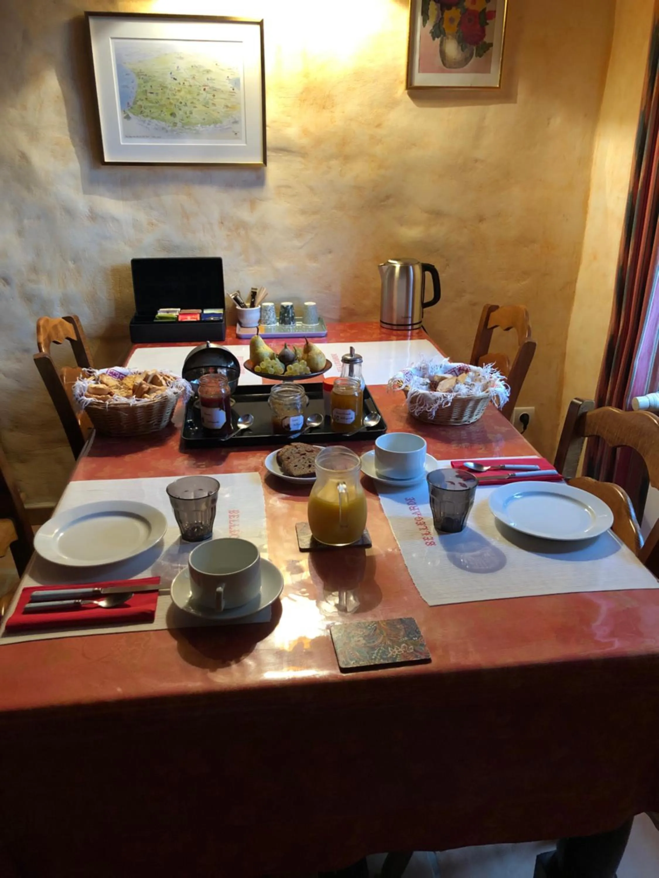 Breakfast in Bellegarde