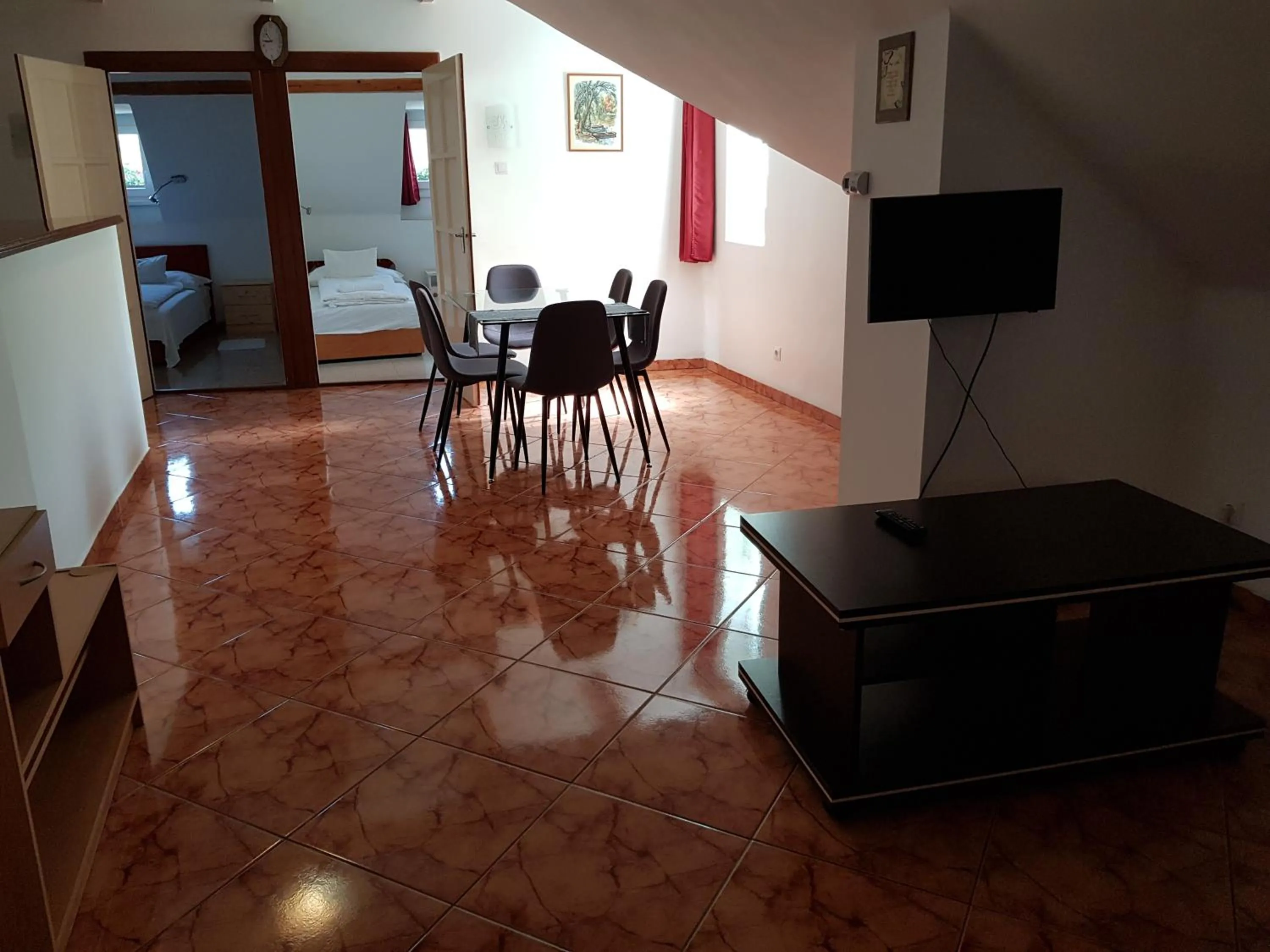 Two-Bedroom Apartment (4 Adults) in Böne Vendégház és Borozó