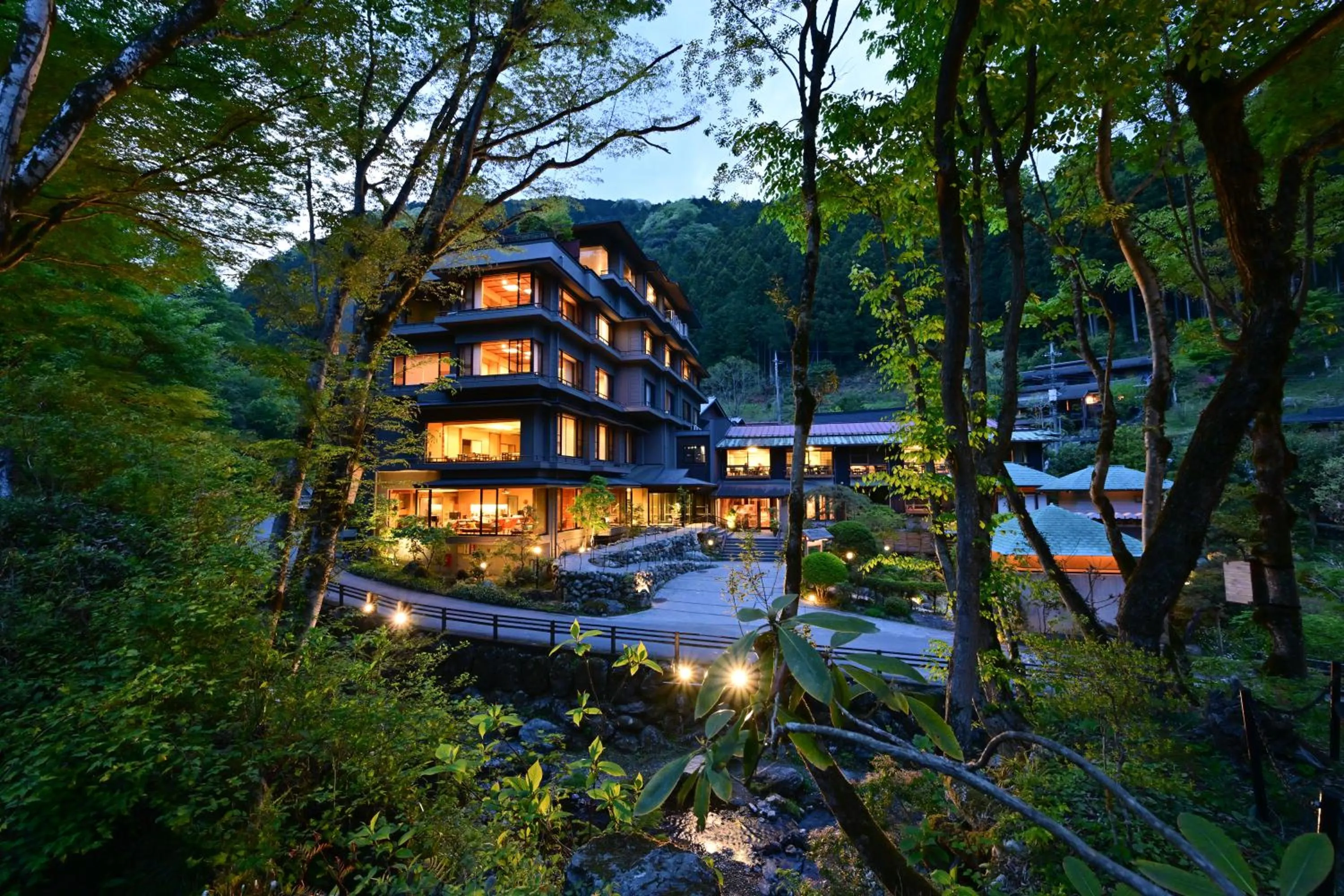 Property building in taishoukaku