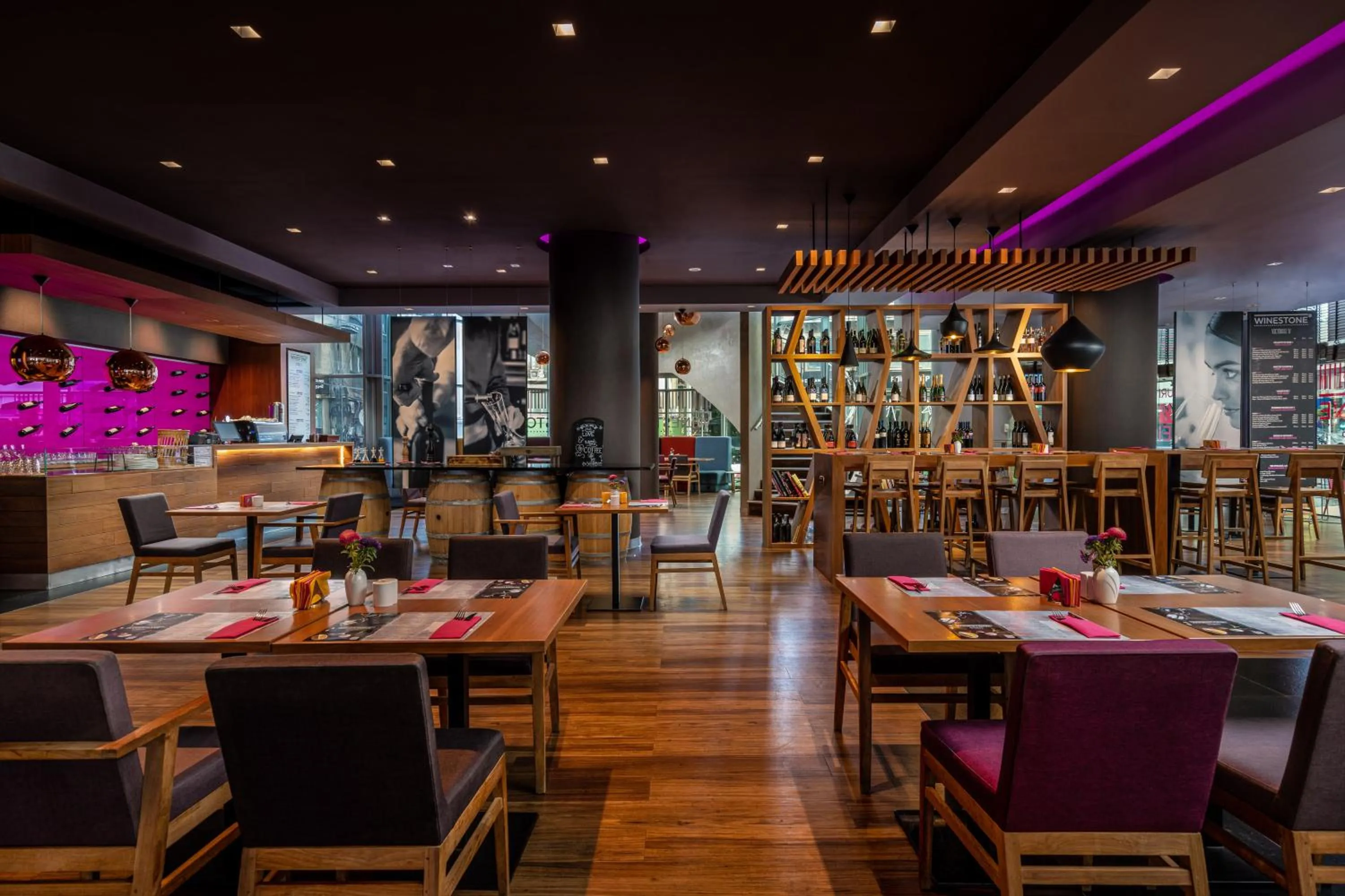 Restaurant/places to eat in Novotel Bucharest City Centre