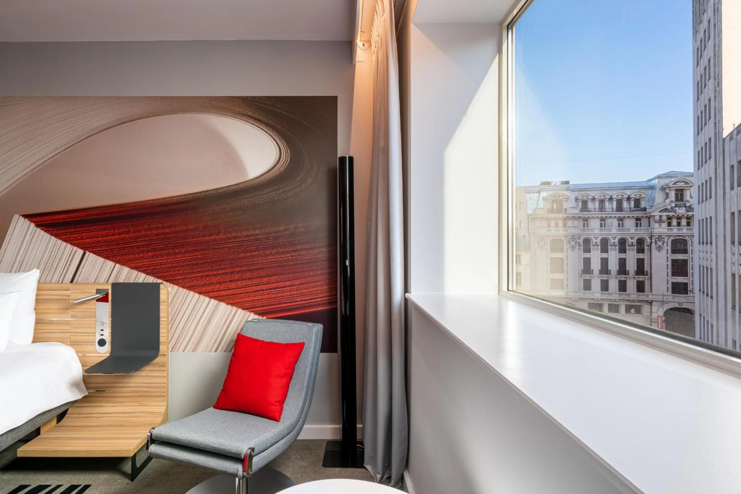 Seating area, Bed in Novotel Bucharest City Centre