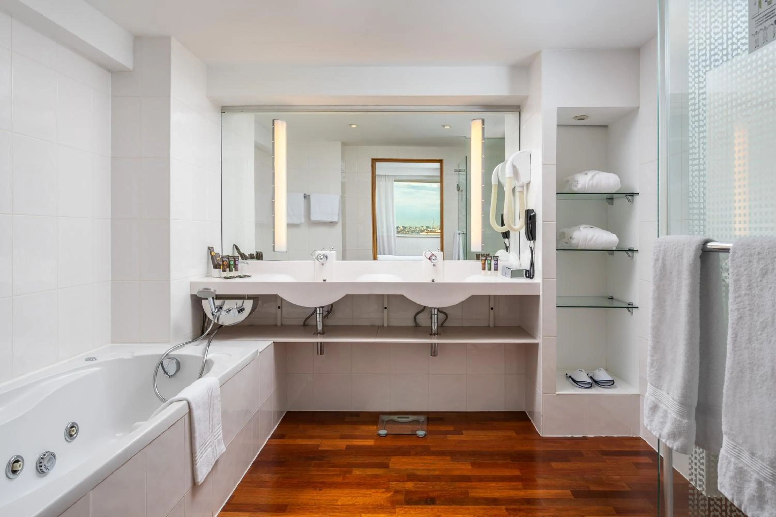 Bathroom in Novotel Bucharest City Centre