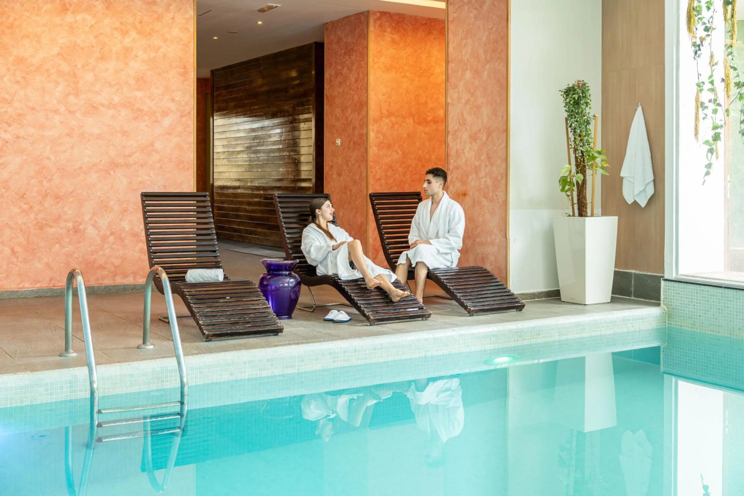 Swimming pool in Novotel Bucharest City Centre