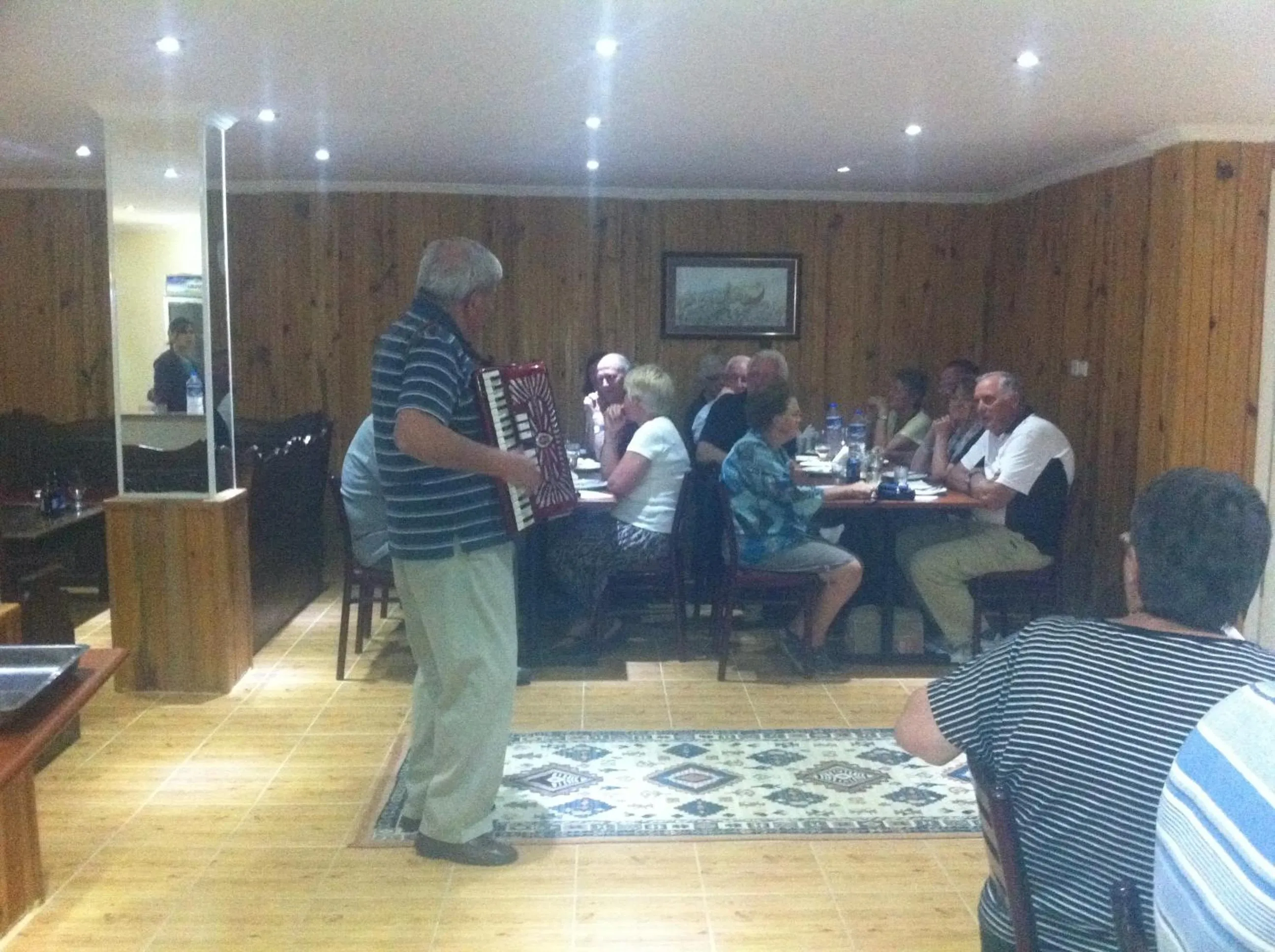 Restaurant/places to eat in TJ's Hotel