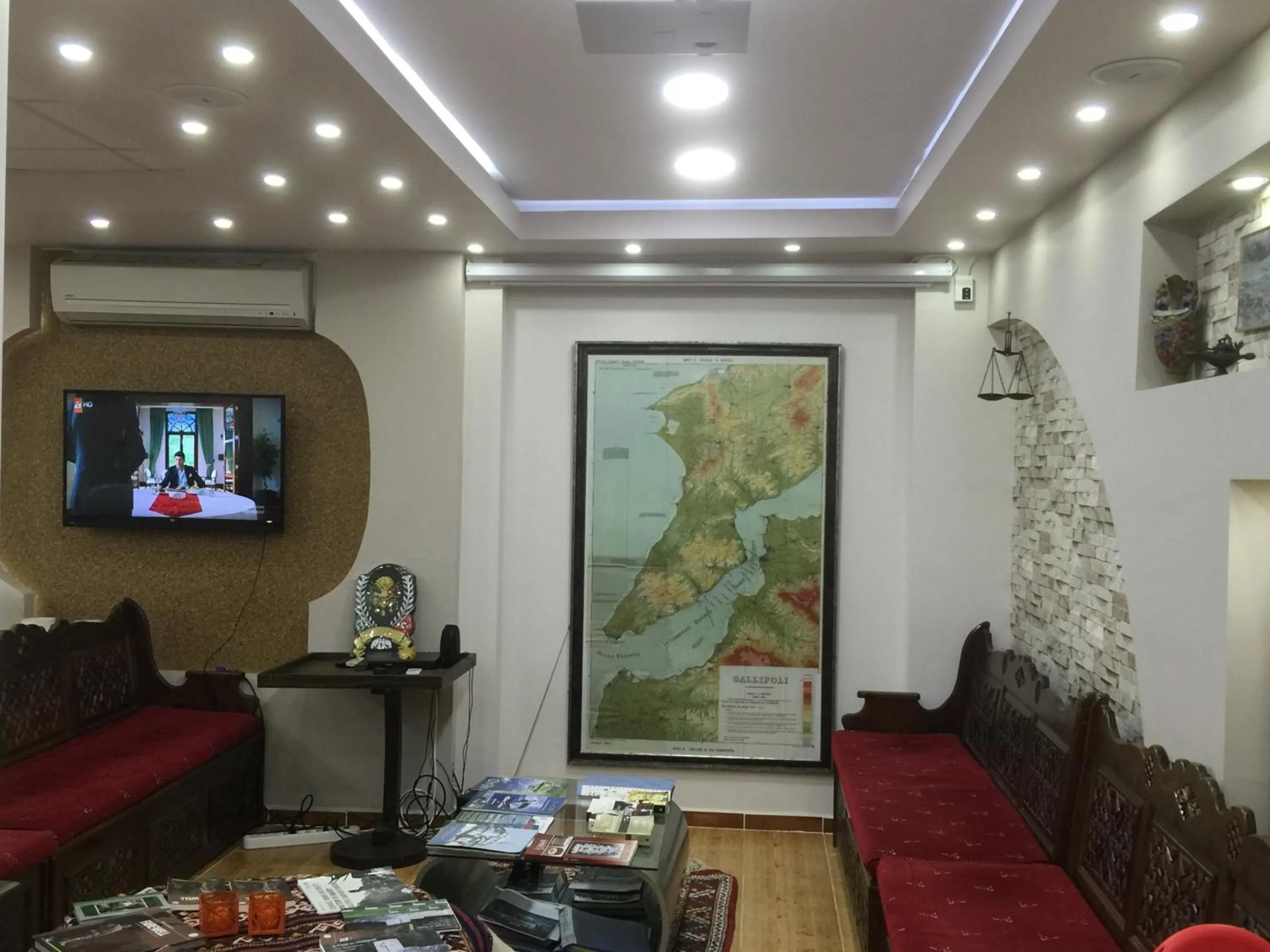 Lounge or bar in TJ's Hotel